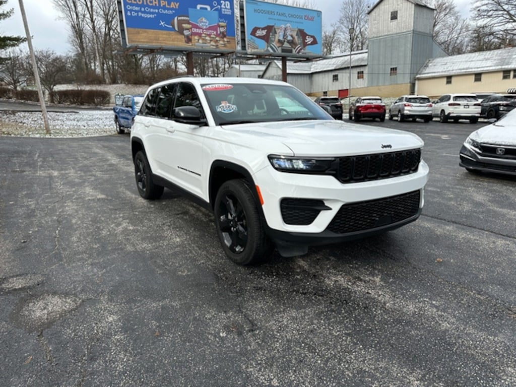 Used 2024 Jeep Grand Cherokee Laredo SUV