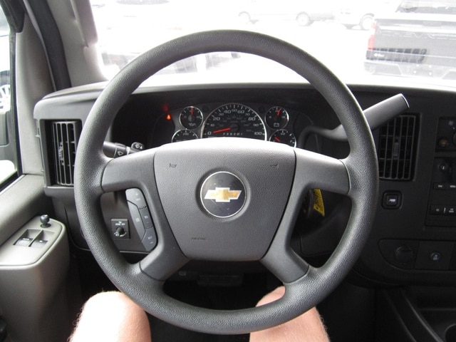 2019 Chevrolet Express Passenger LT - Photo 9