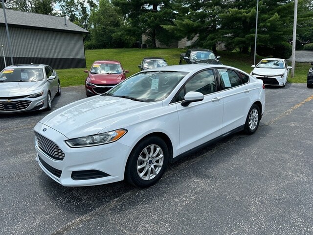 2015 Ford Fusion S photo 2