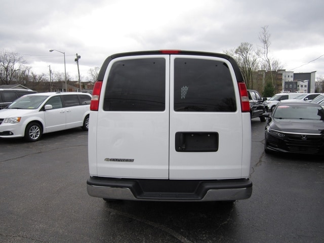 2019 Chevrolet Express Passenger LT - Photo 23