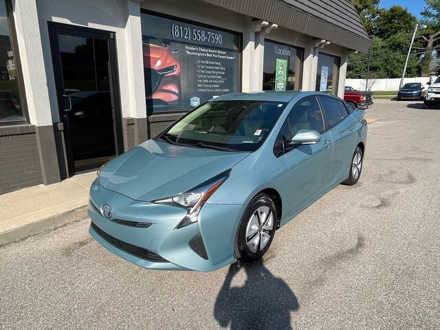 2017 Toyota Prius Four photo 2