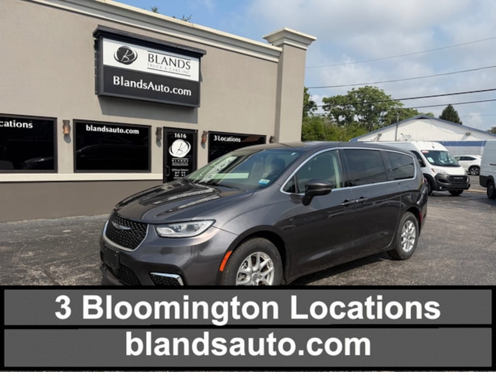 Used 2023 Chrysler Pacifica Touring L Van Passenger Van