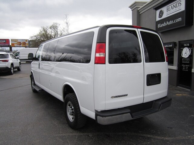 2019 Chevrolet Express 3500 LT Cargo Van photo 3