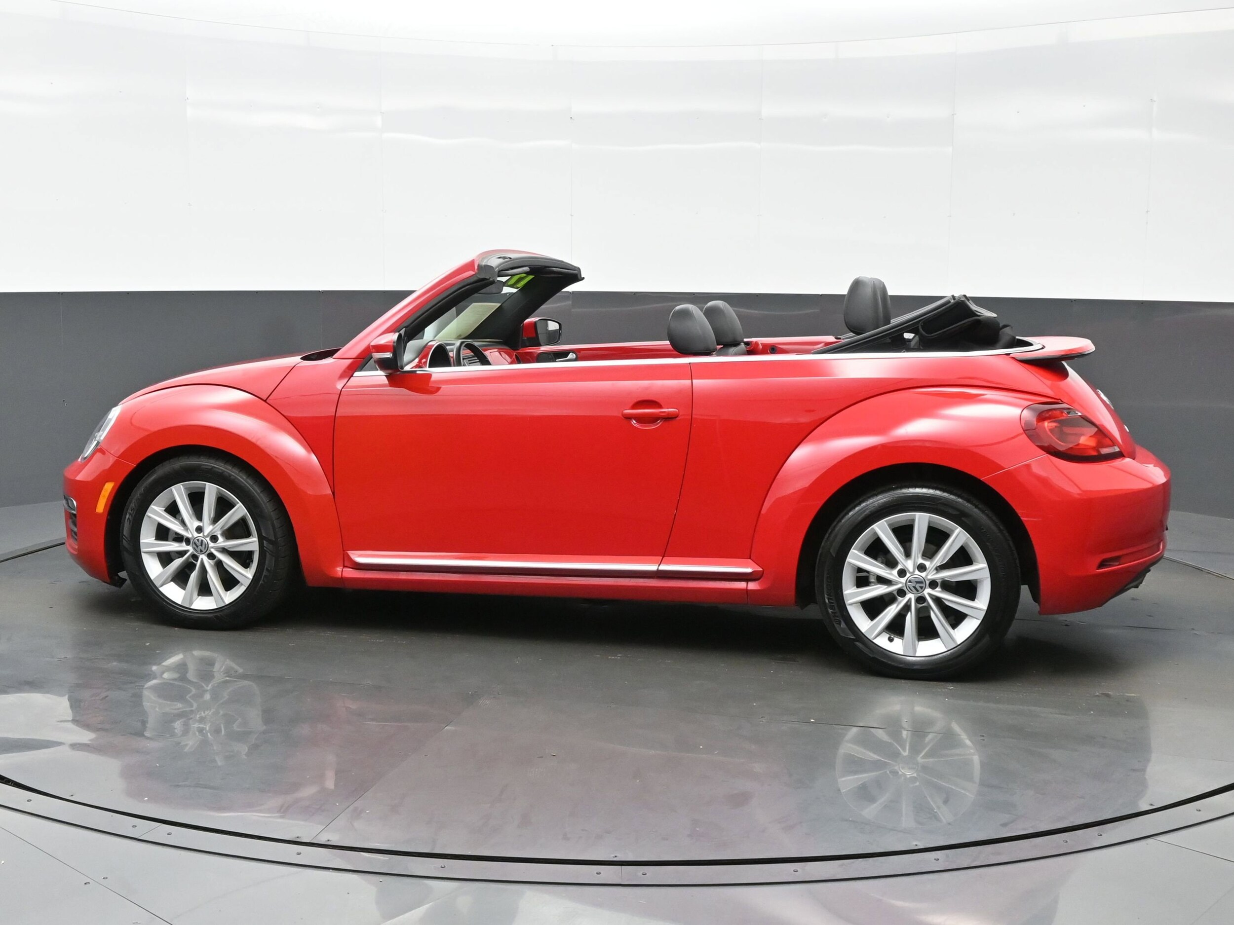 2019 Volkswagen Beetle Final Edition SE photo 3