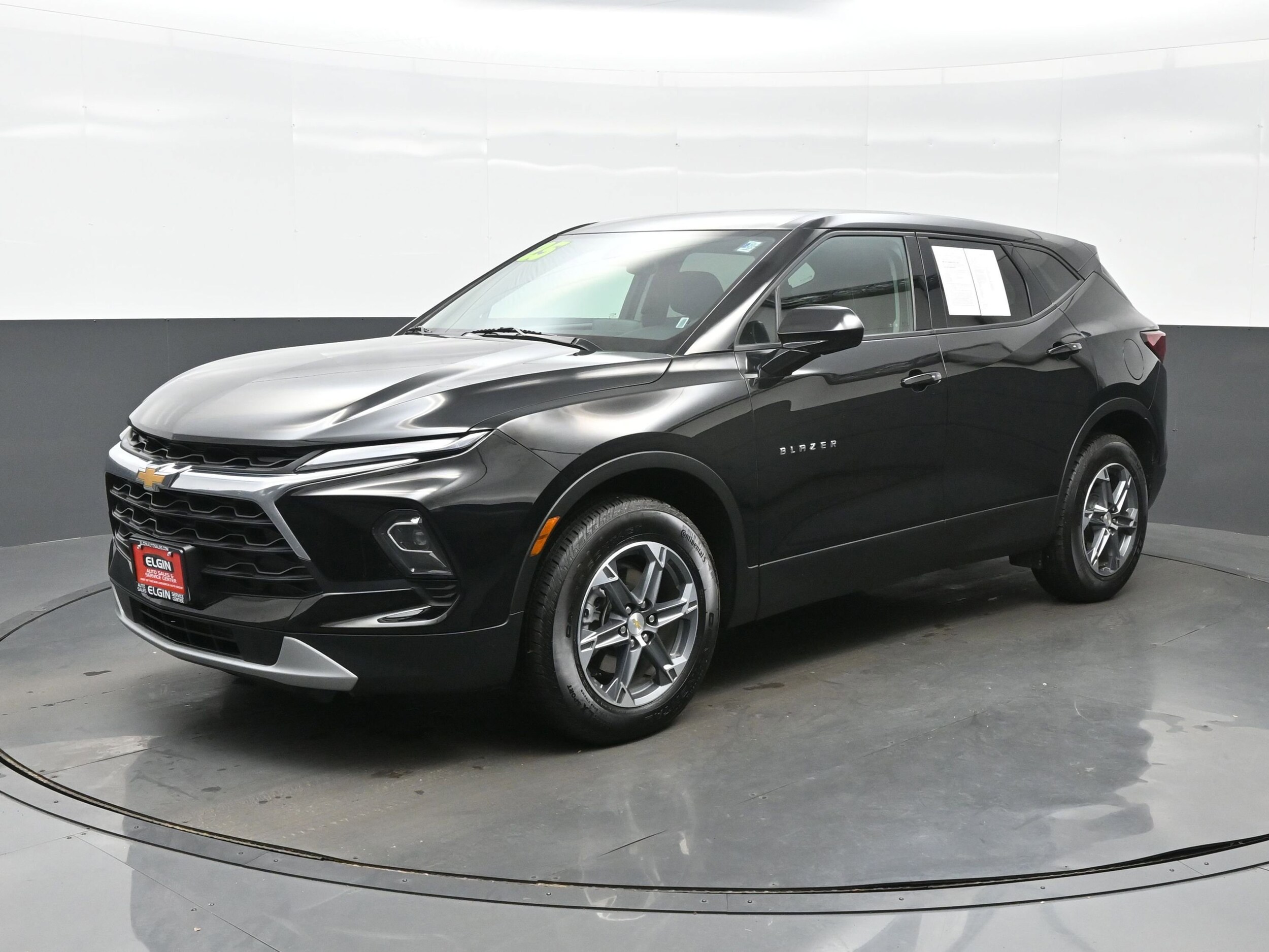 2025 Chevrolet Blazer 2LT photo 2