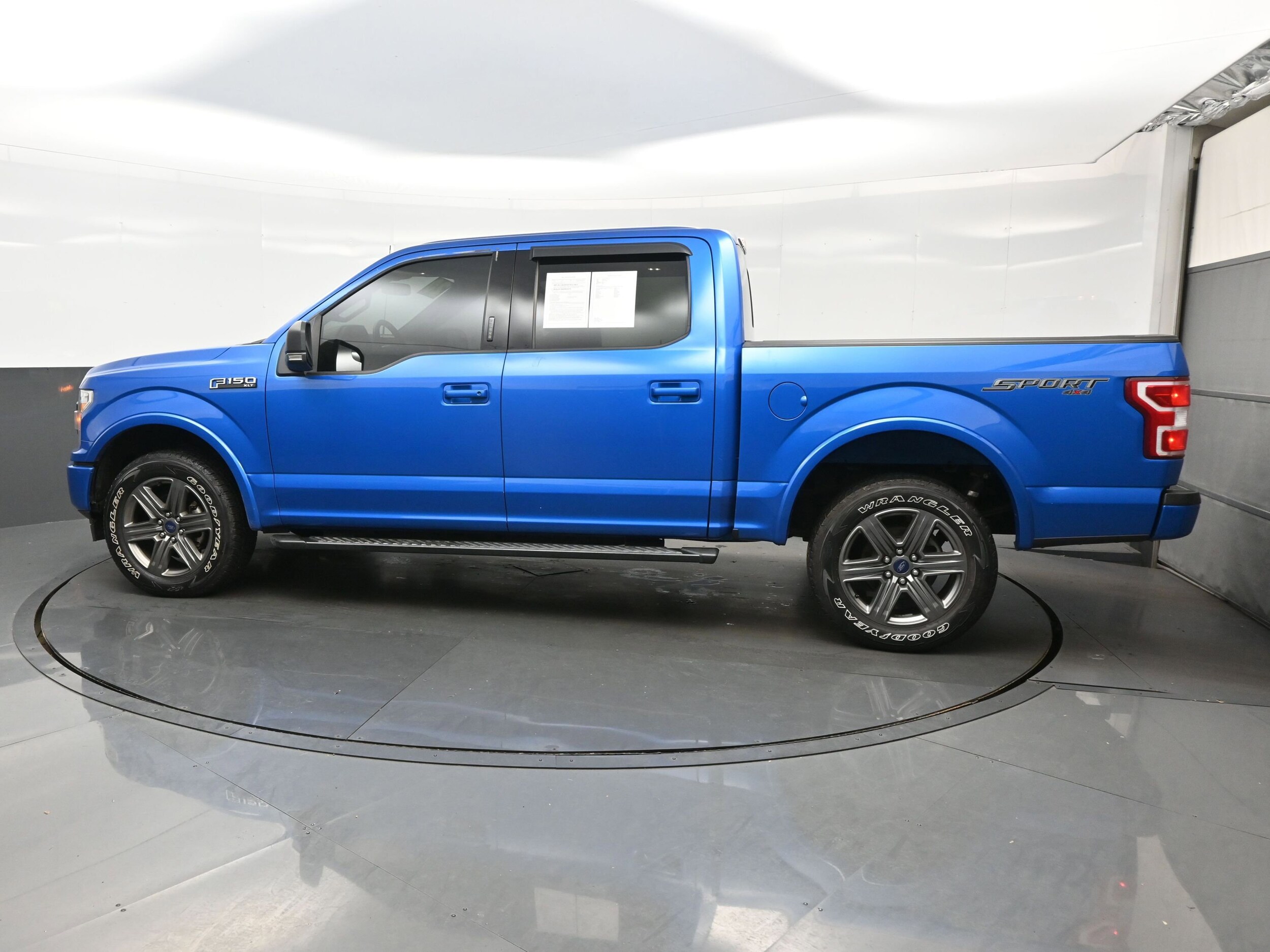 2020 Ford F-150 XLT photo 3