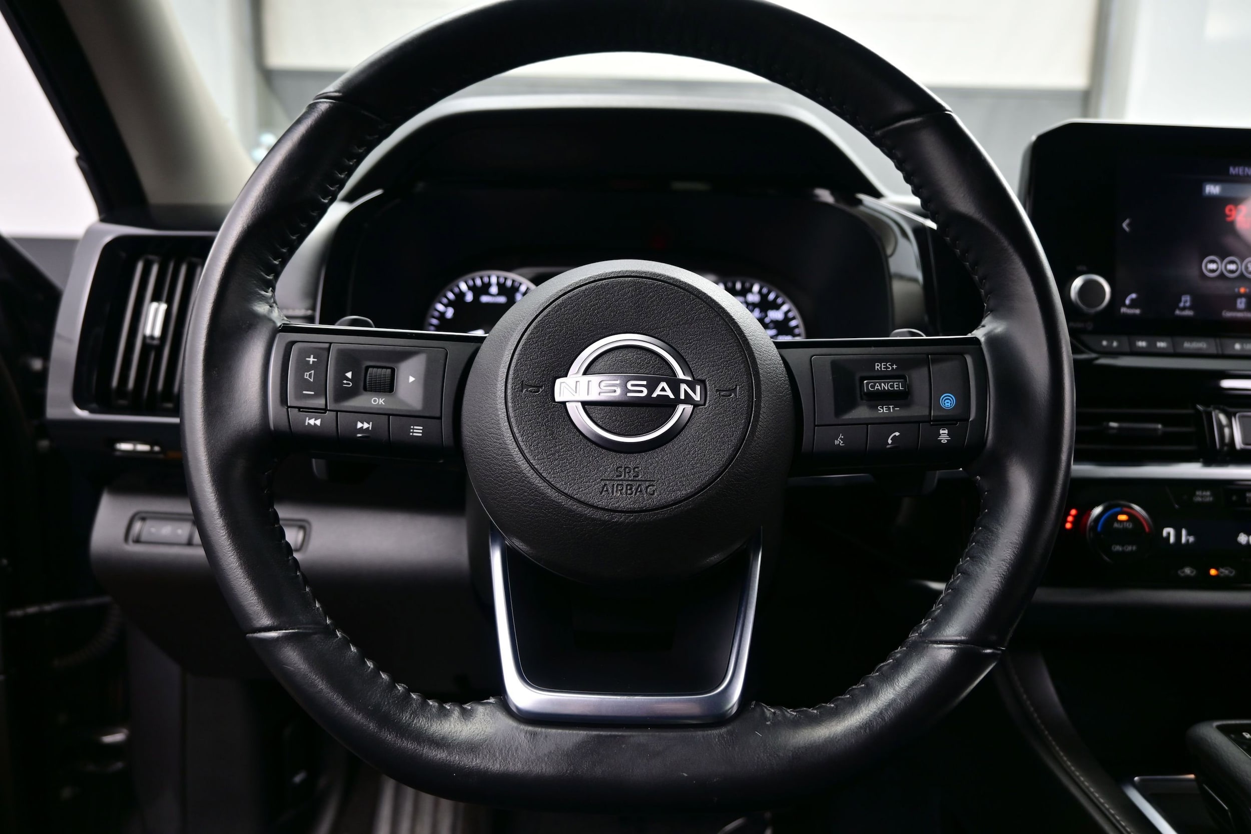 2023 Nissan Pathfinder SV - Photo 25