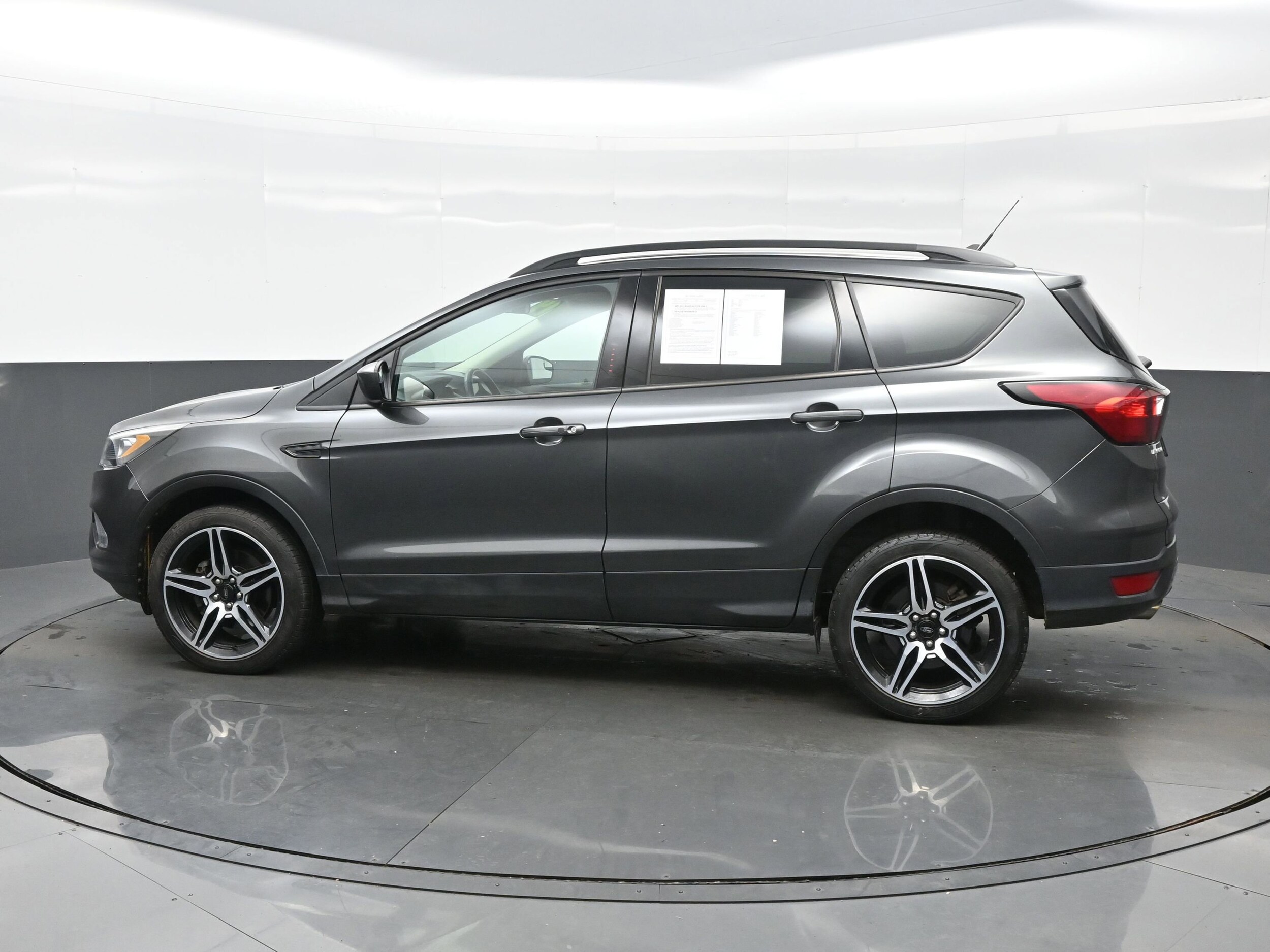 2019 Ford Escape SEL photo 3