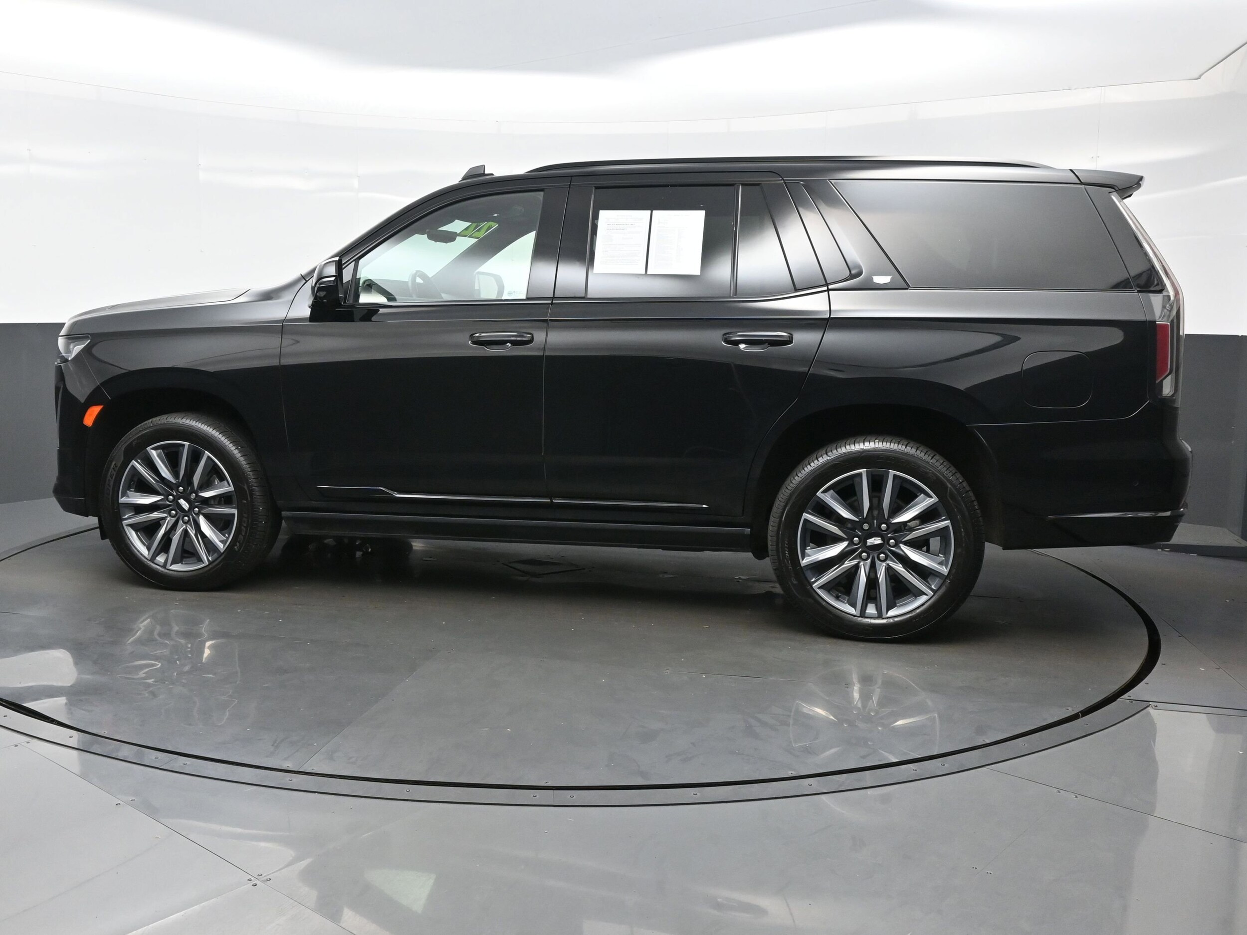 2022 Cadillac Escalade Sport photo 2