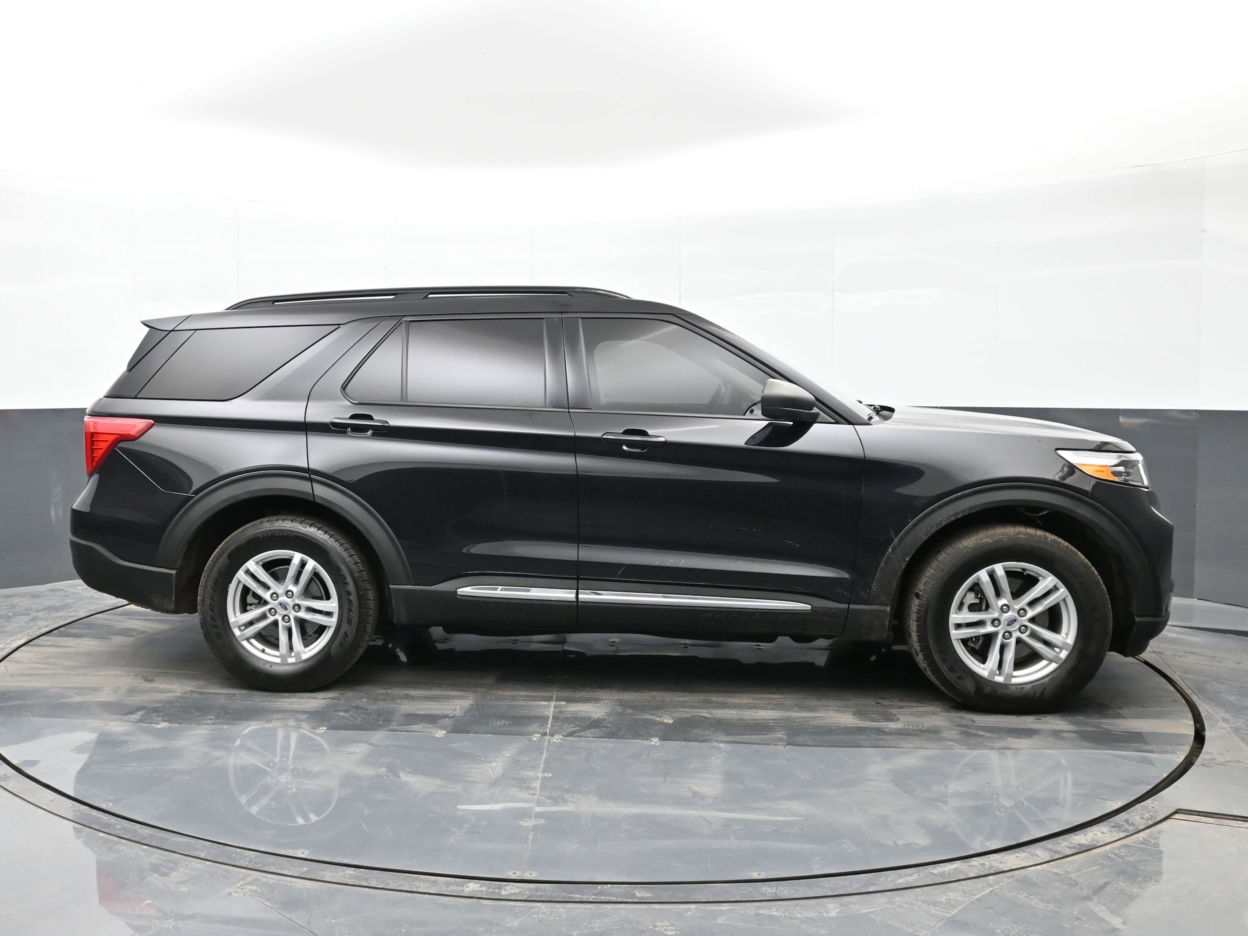 2021 Ford Explorer XLT - Photo 7