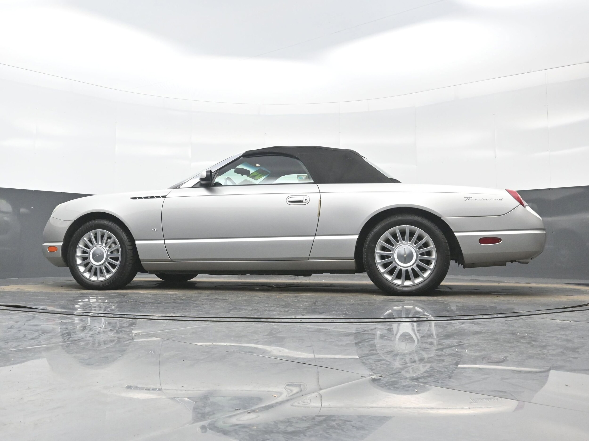 2004 Ford Thunderbird Deluxe - Photo 24