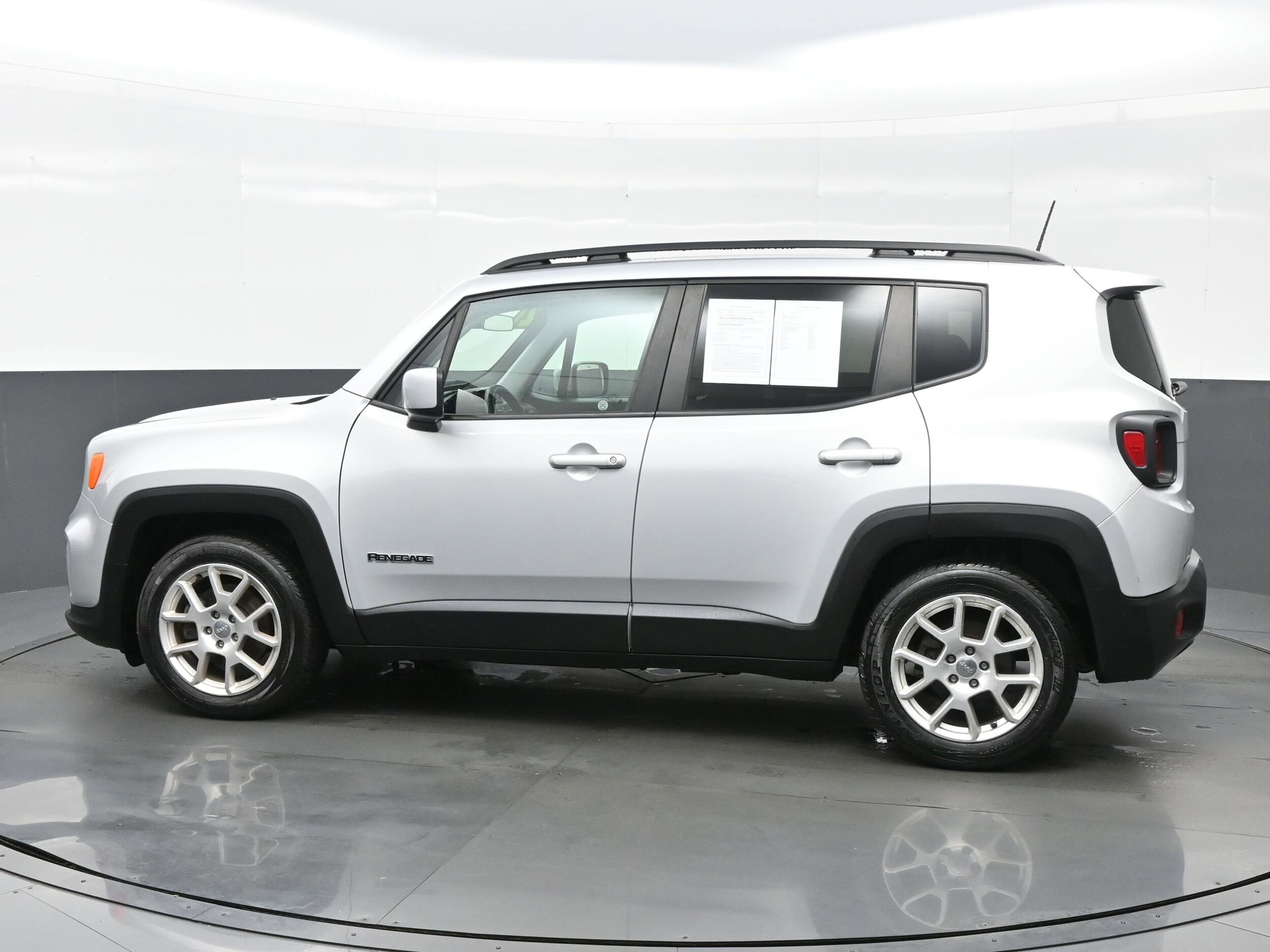 2021 Jeep Renegade Latitude photo 3