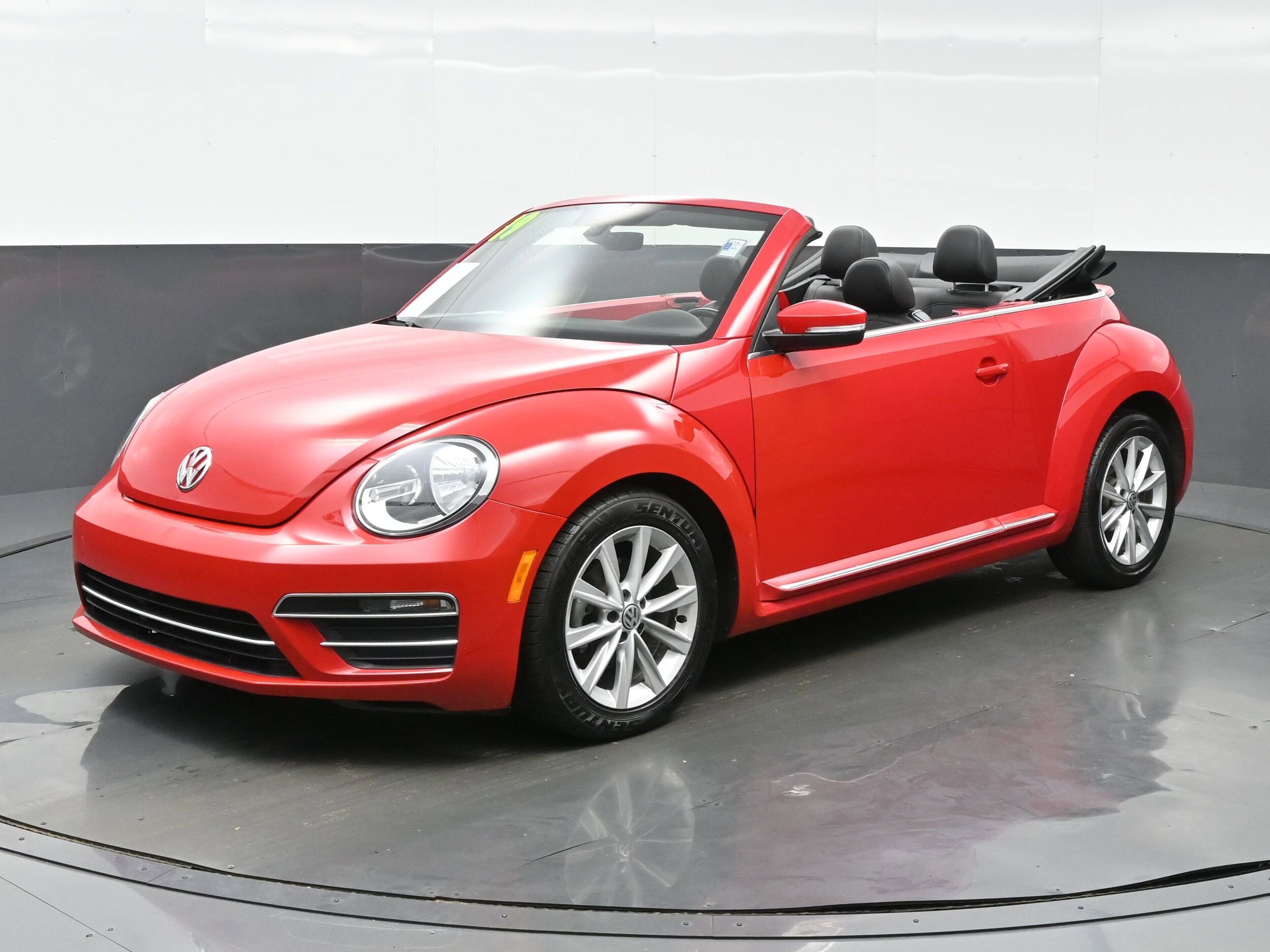 2019 Volkswagen Beetle Final Edition SE photo 2