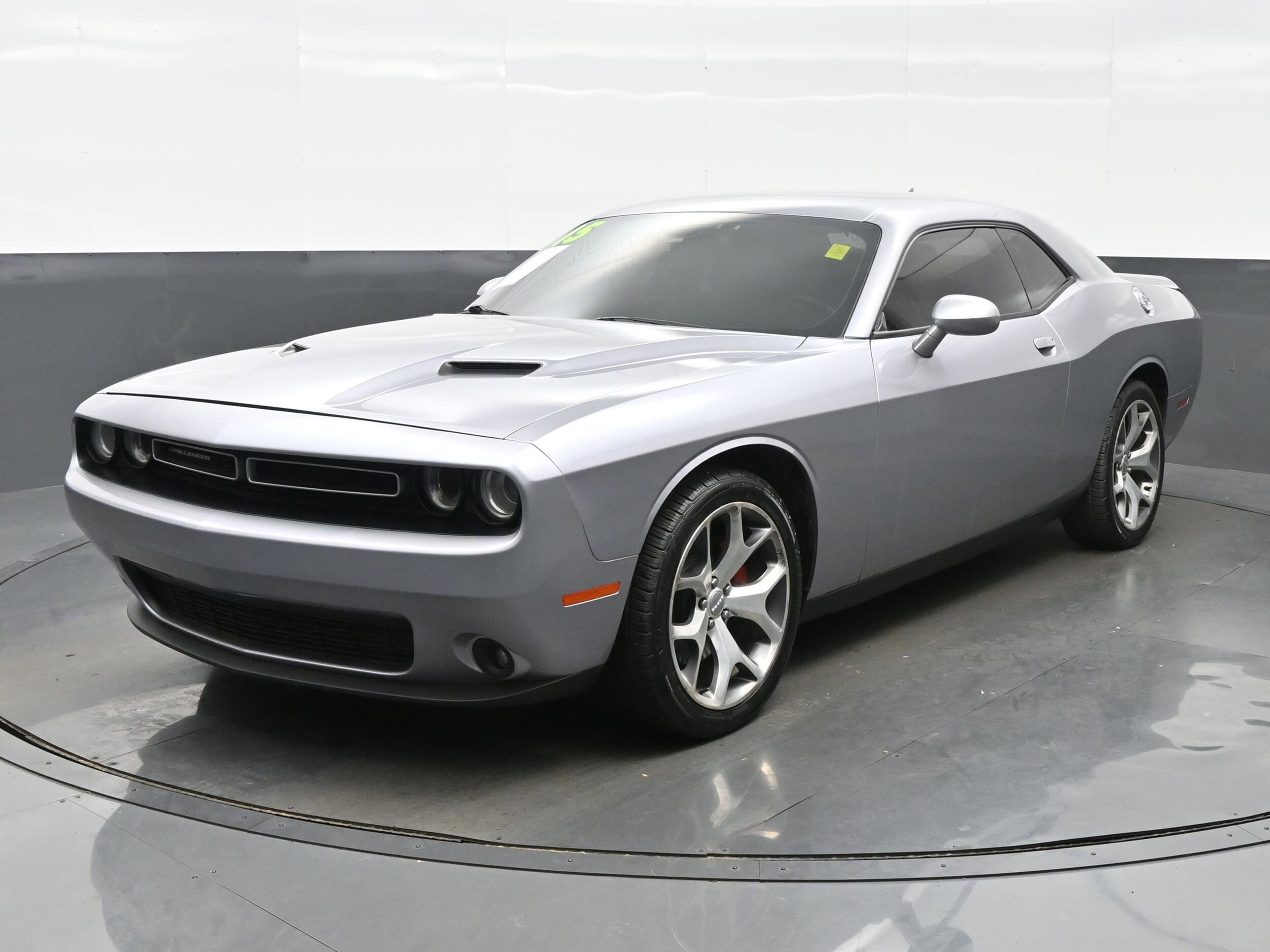 2015 Dodge Challenger SXT Plus photo 2