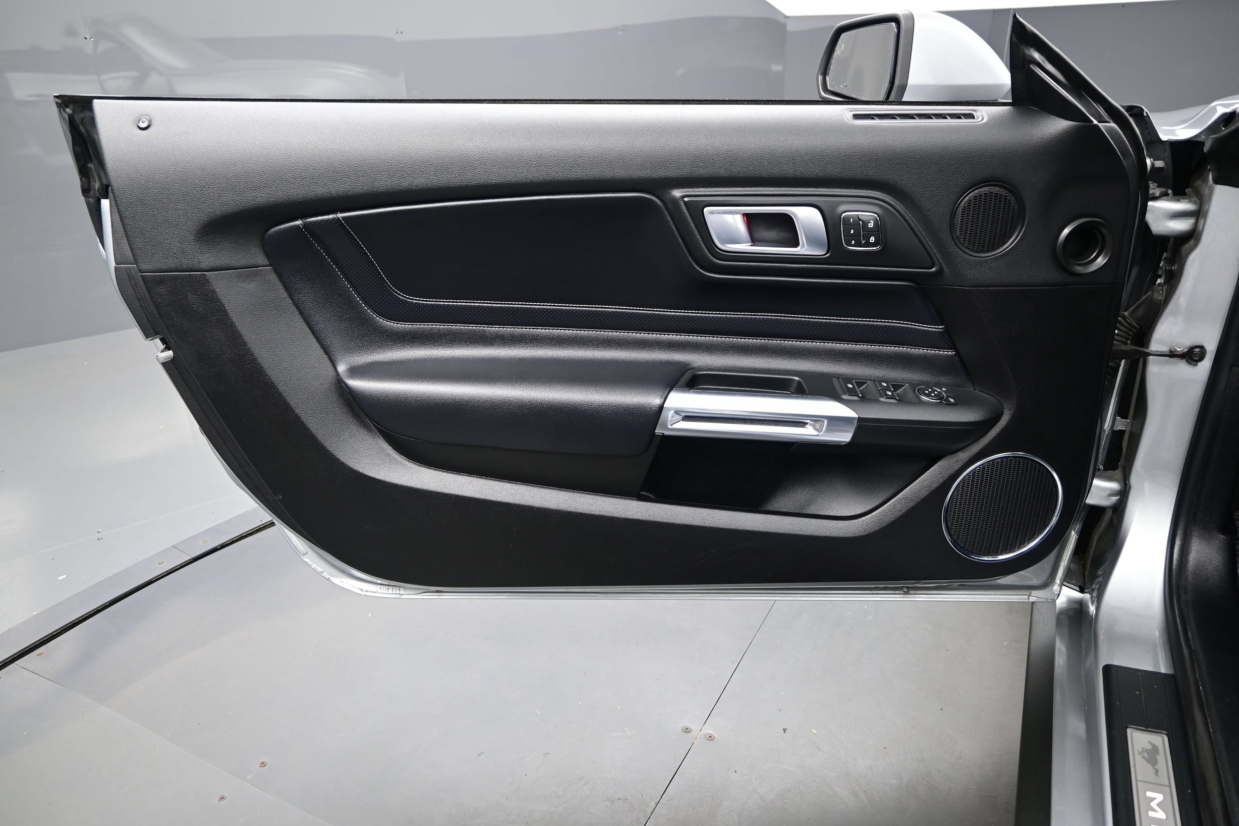 2022 Ford Mustang GT Premium - Photo 9
