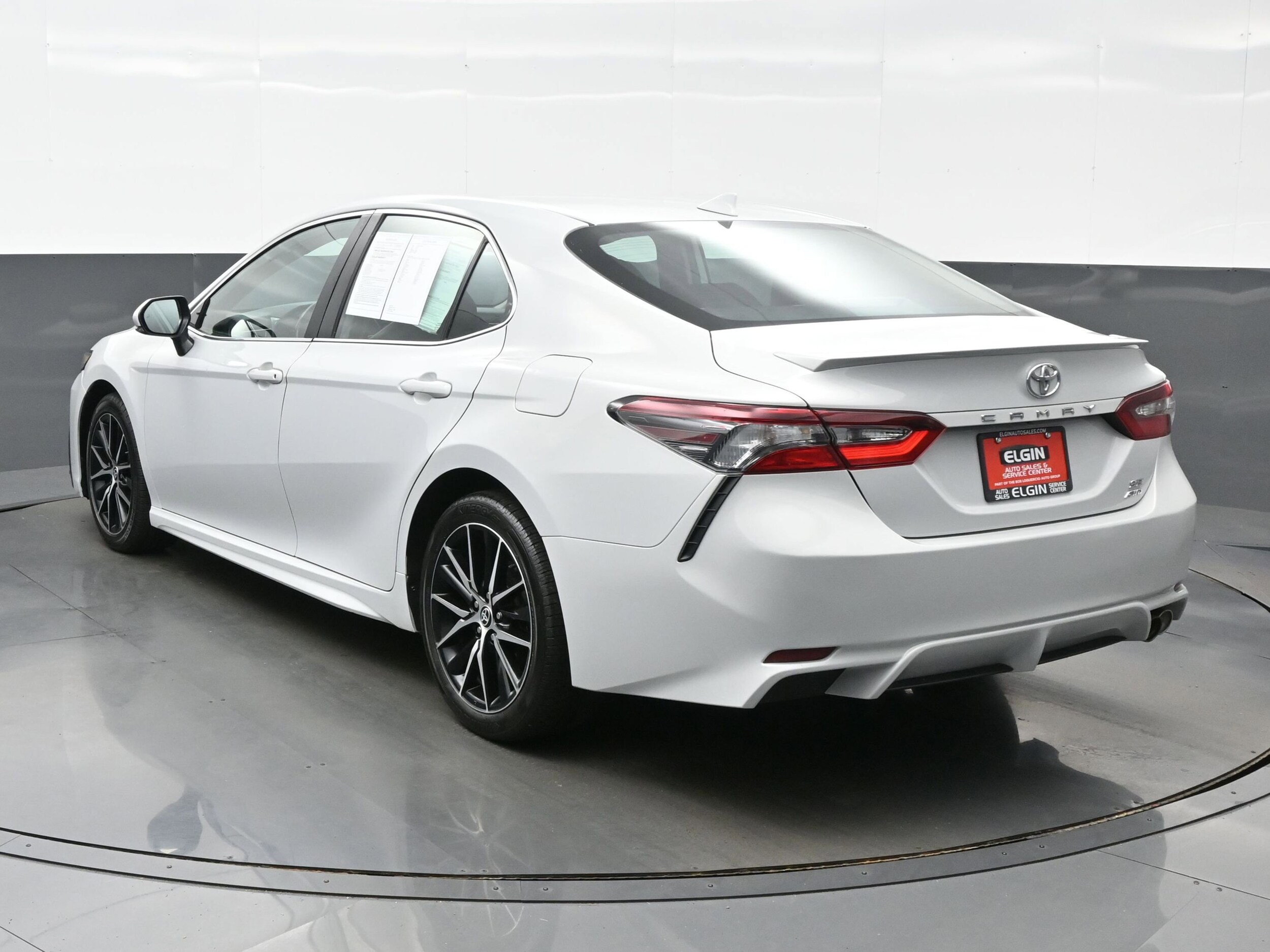 2023 Toyota Camry SE photo 4