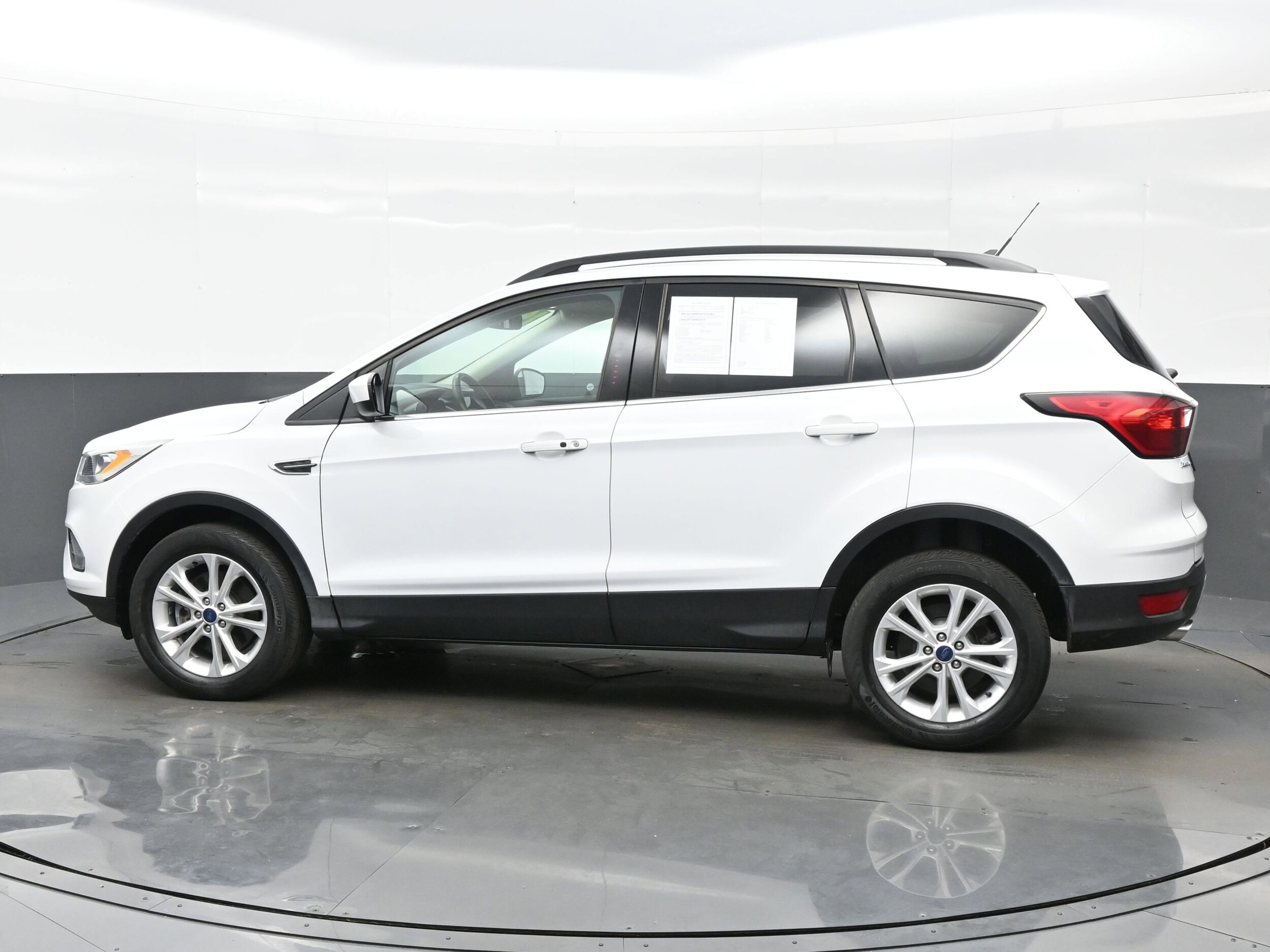 2019 Ford Escape SEL photo 2