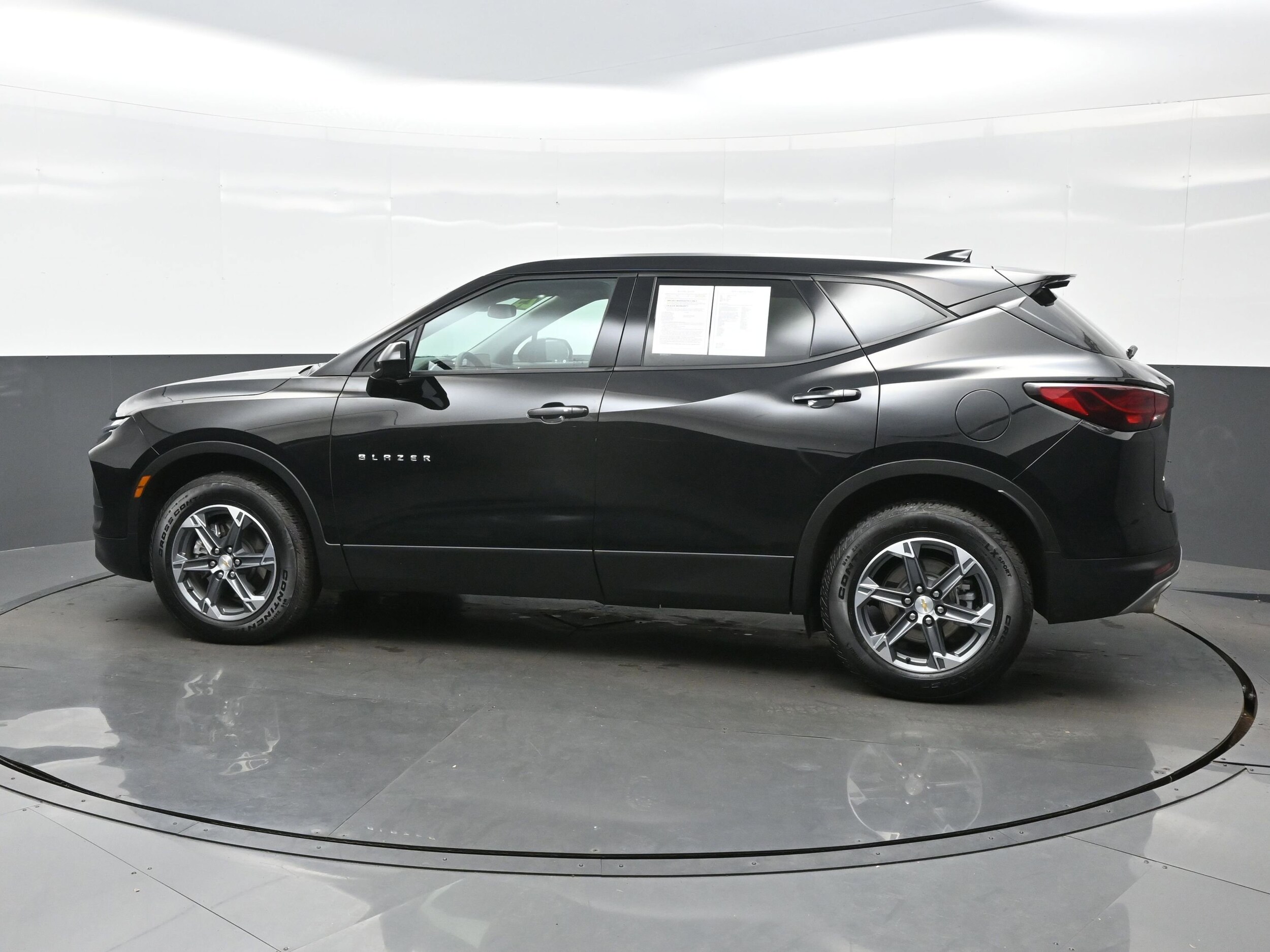 2025 Chevrolet Blazer 2LT photo 3