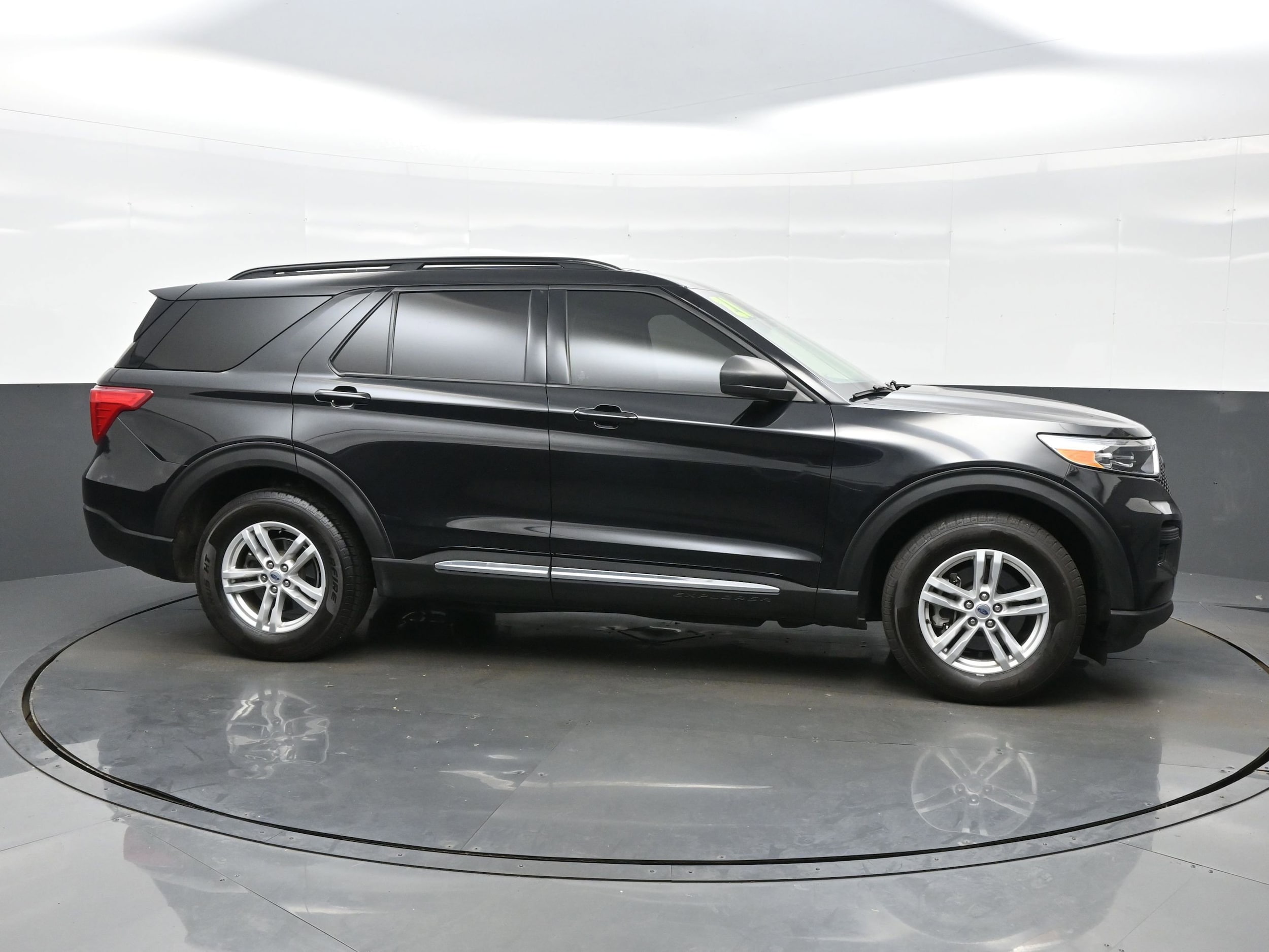 2021 Ford Explorer XLT - Photo 7