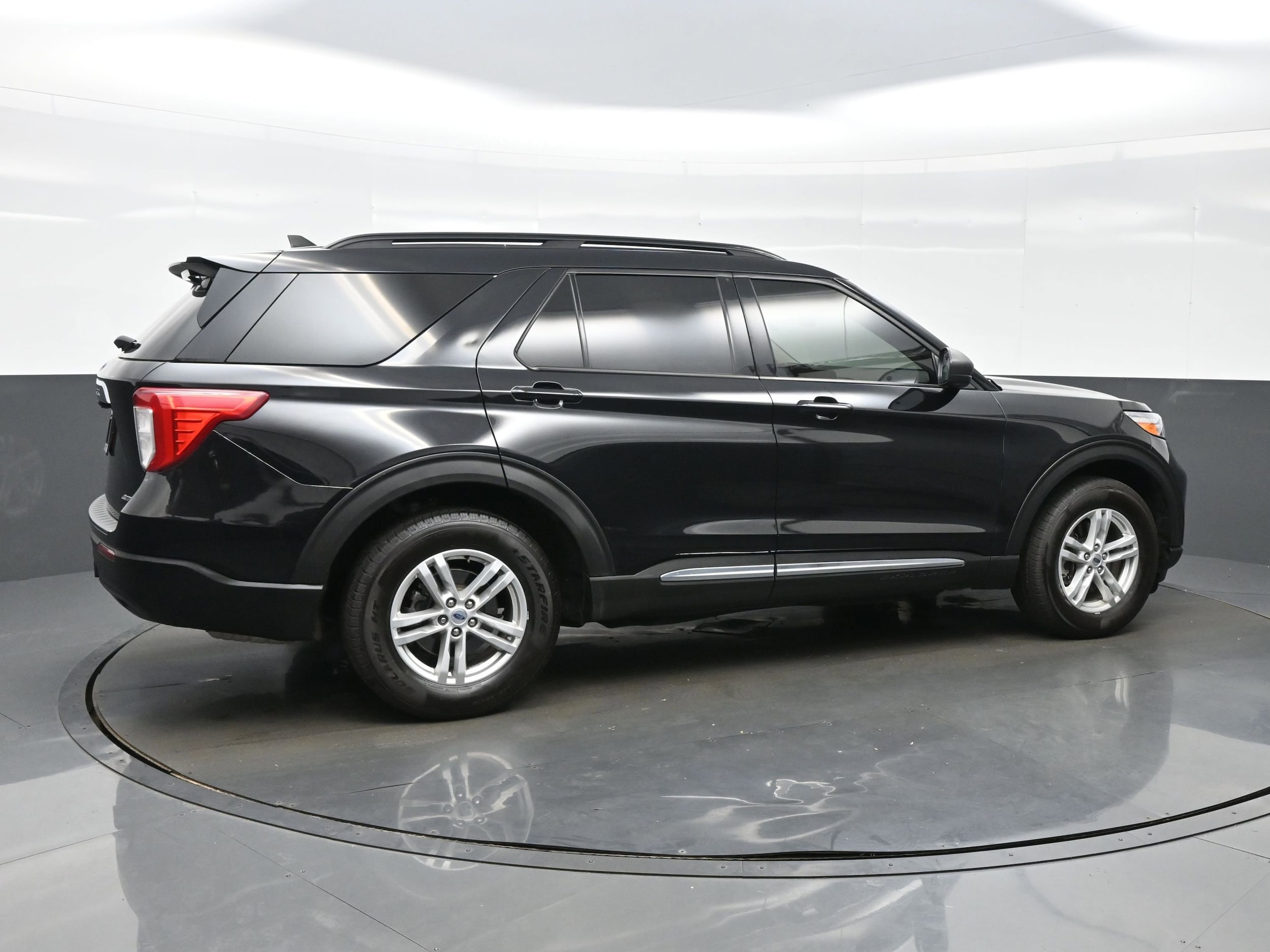 2021 Ford Explorer XLT - Photo 6