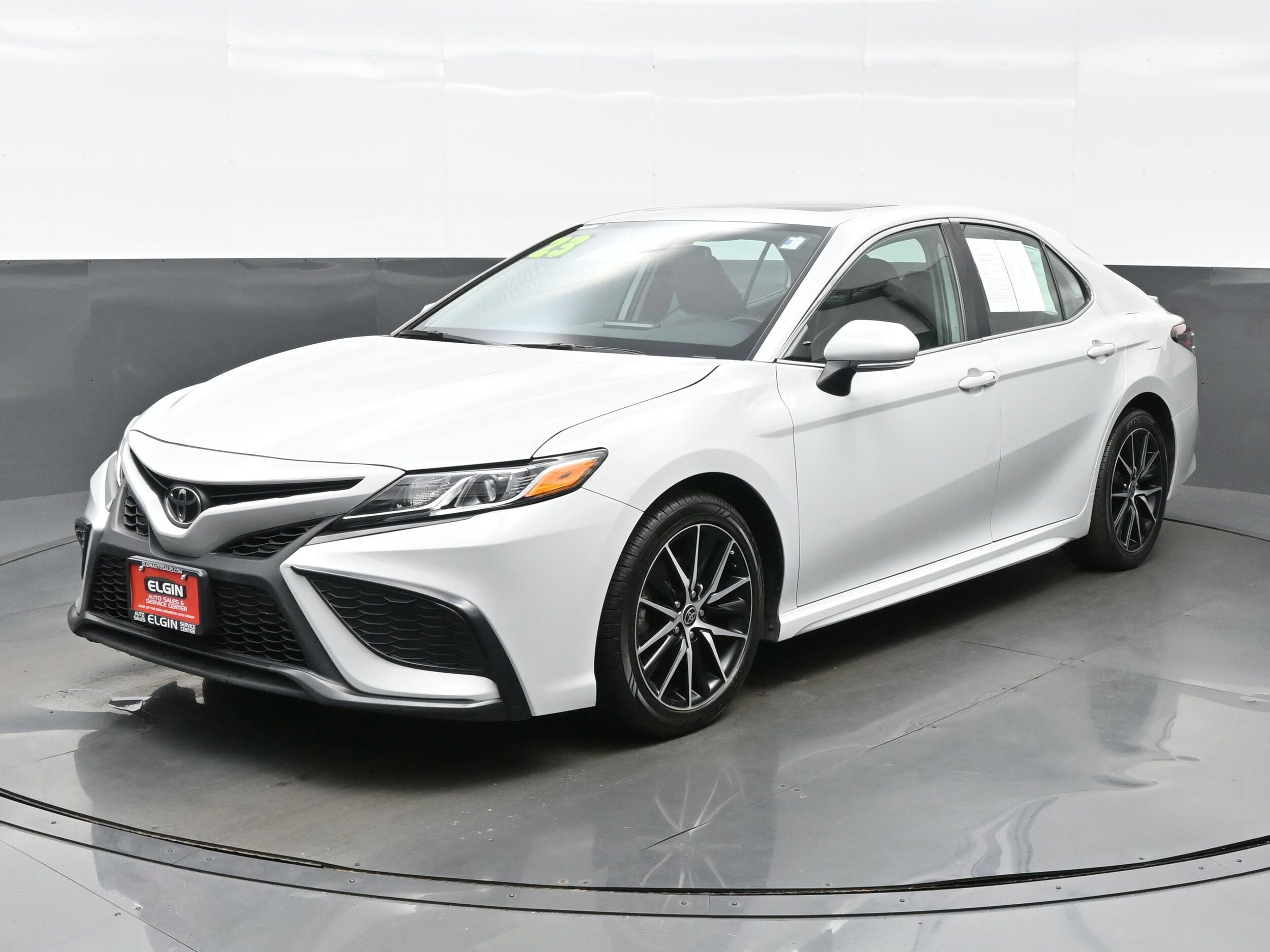 2023 Toyota Camry SE photo 2