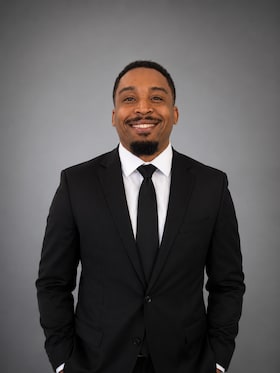Staff member Kiwan M from ID_b8322980bea9
