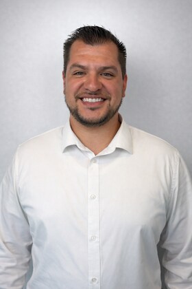 Staff member Andres Q from ID_b8322980bea9