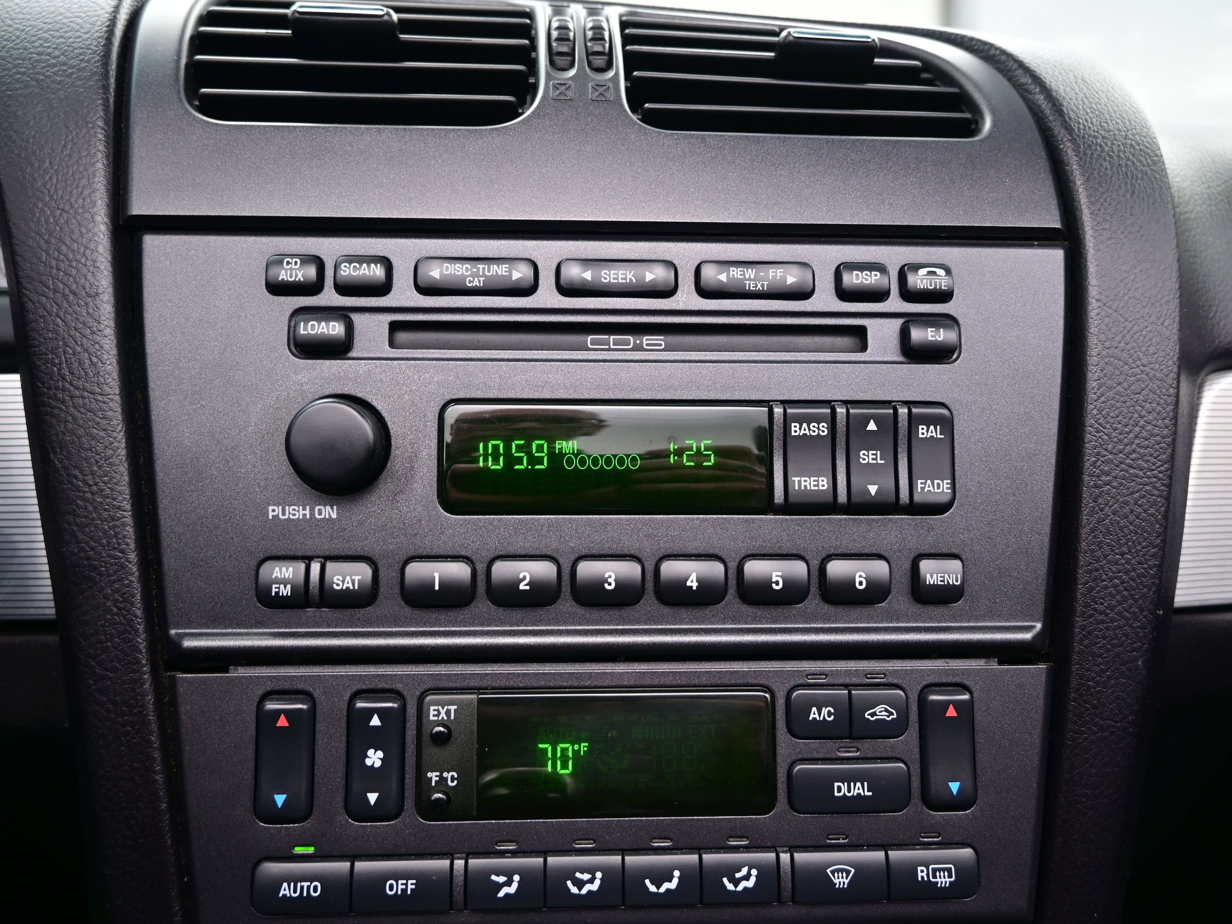 2004 Ford Thunderbird Deluxe - Photo 16