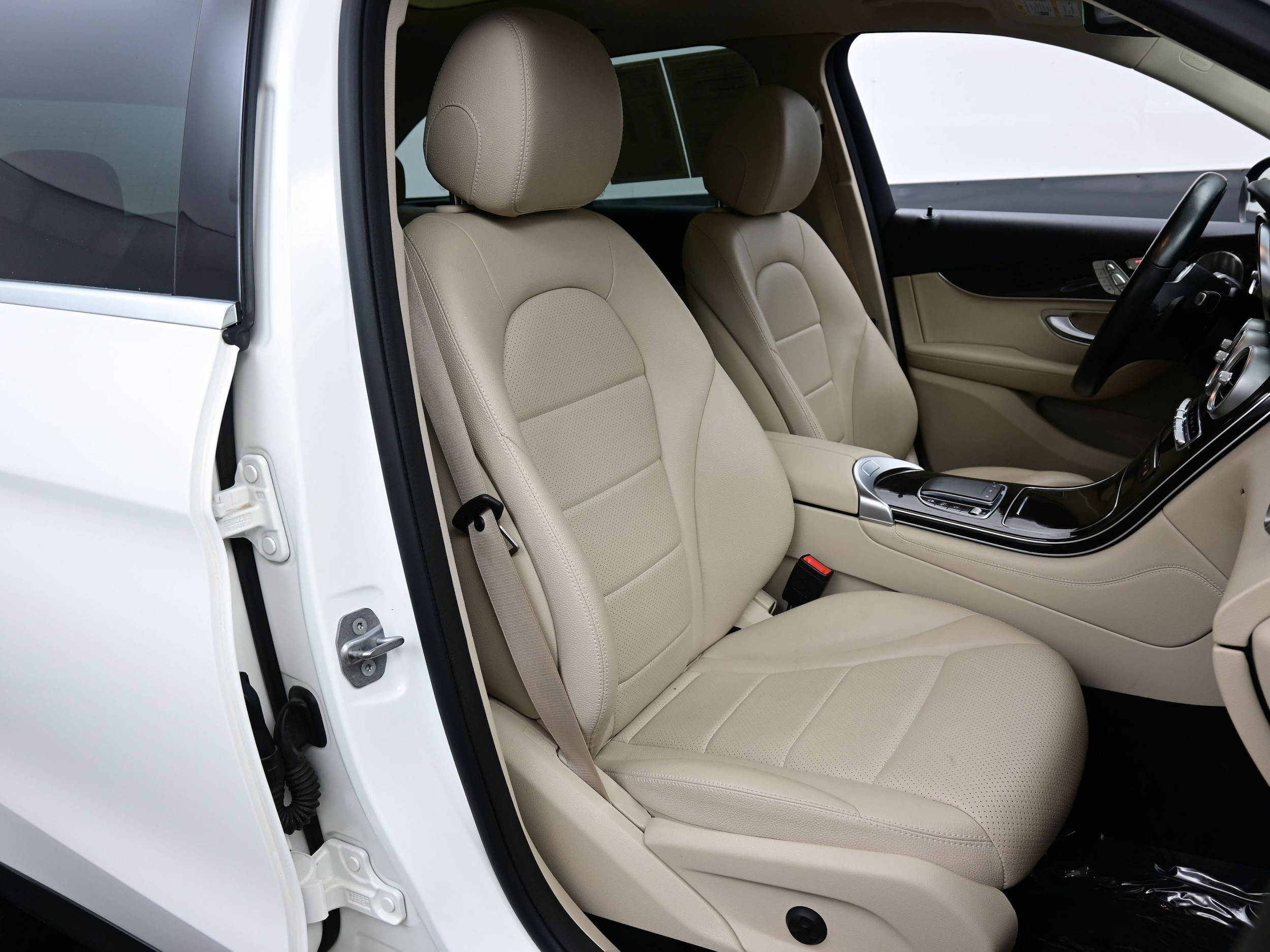 2021 Mercedes-Benz GLC GLC300 - Photo 14