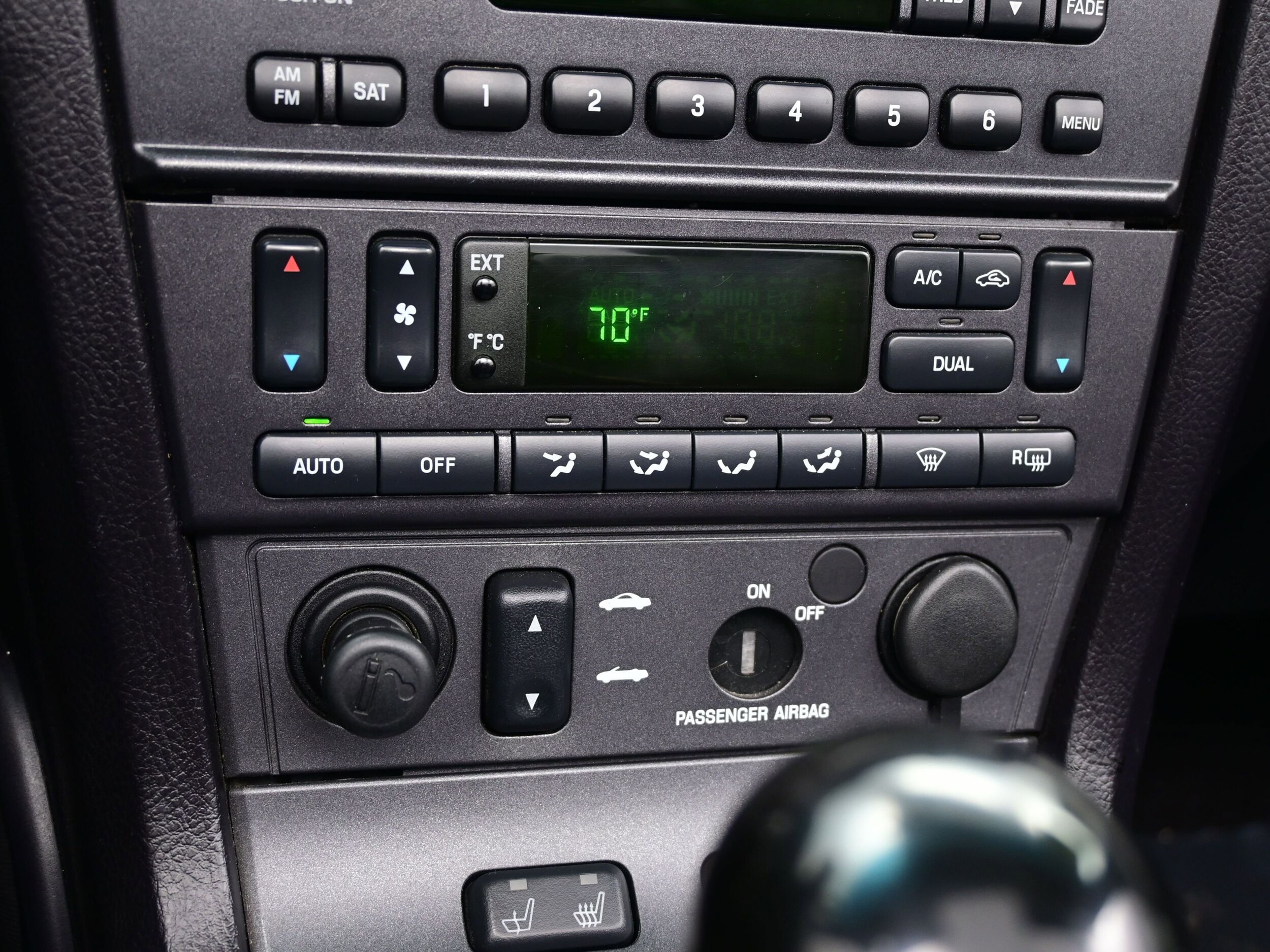 2004 Ford Thunderbird Deluxe - Photo 17