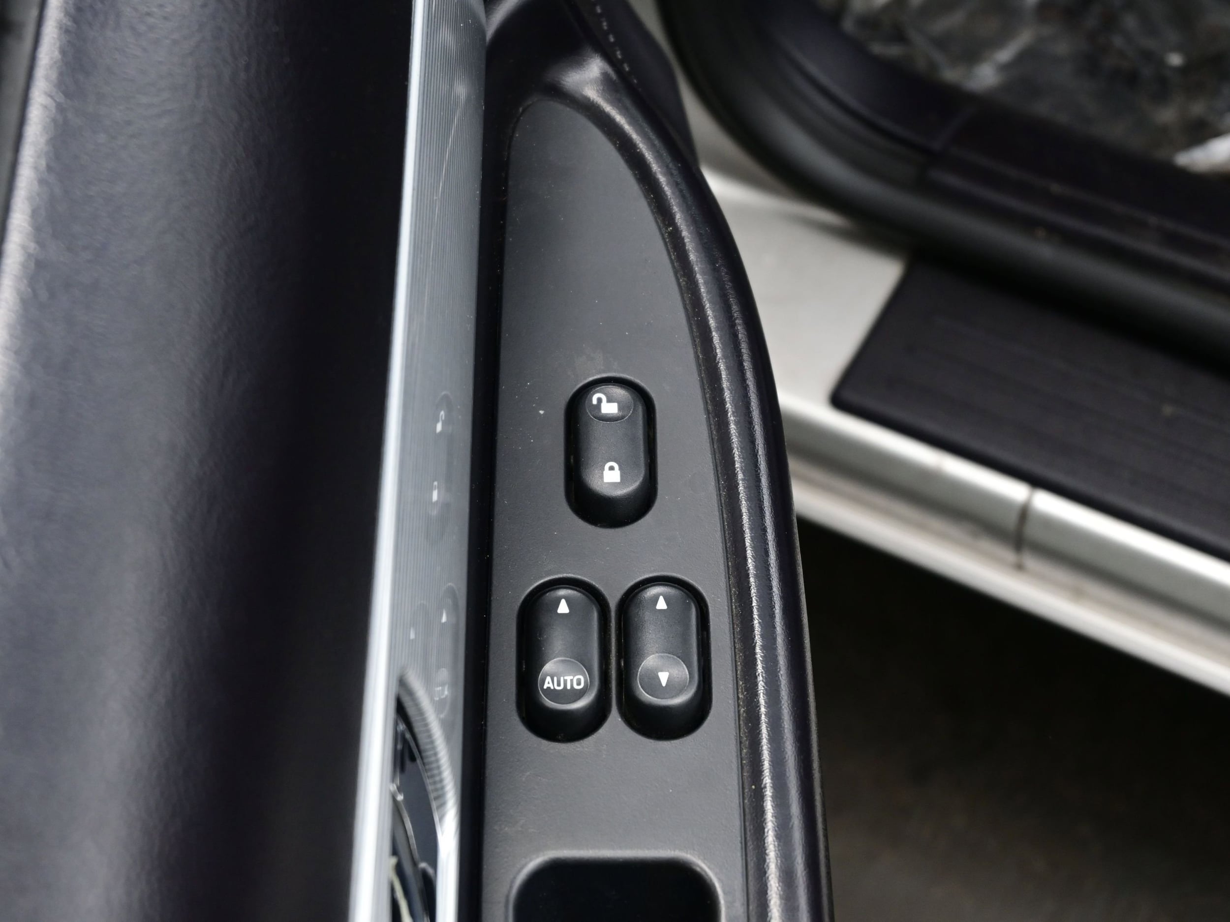 2004 Ford Thunderbird Deluxe - Photo 10