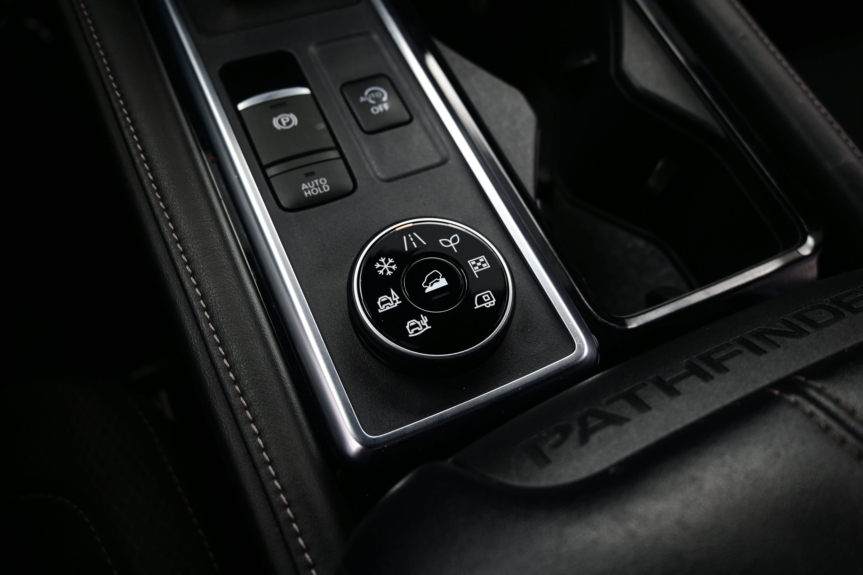 2023 Nissan Pathfinder SV - Photo 23