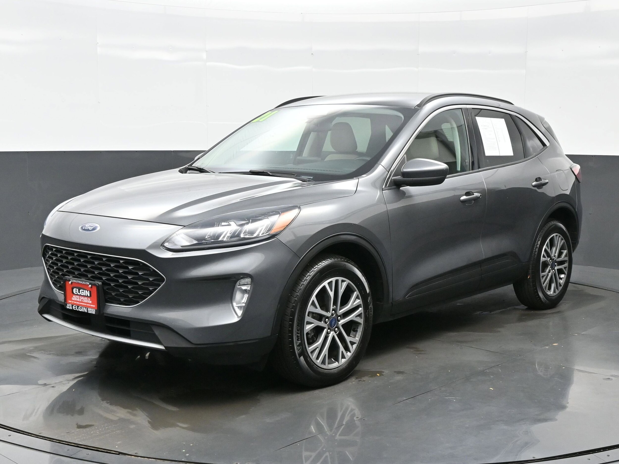 2021 Ford Escape SEL Hybrid photo 2