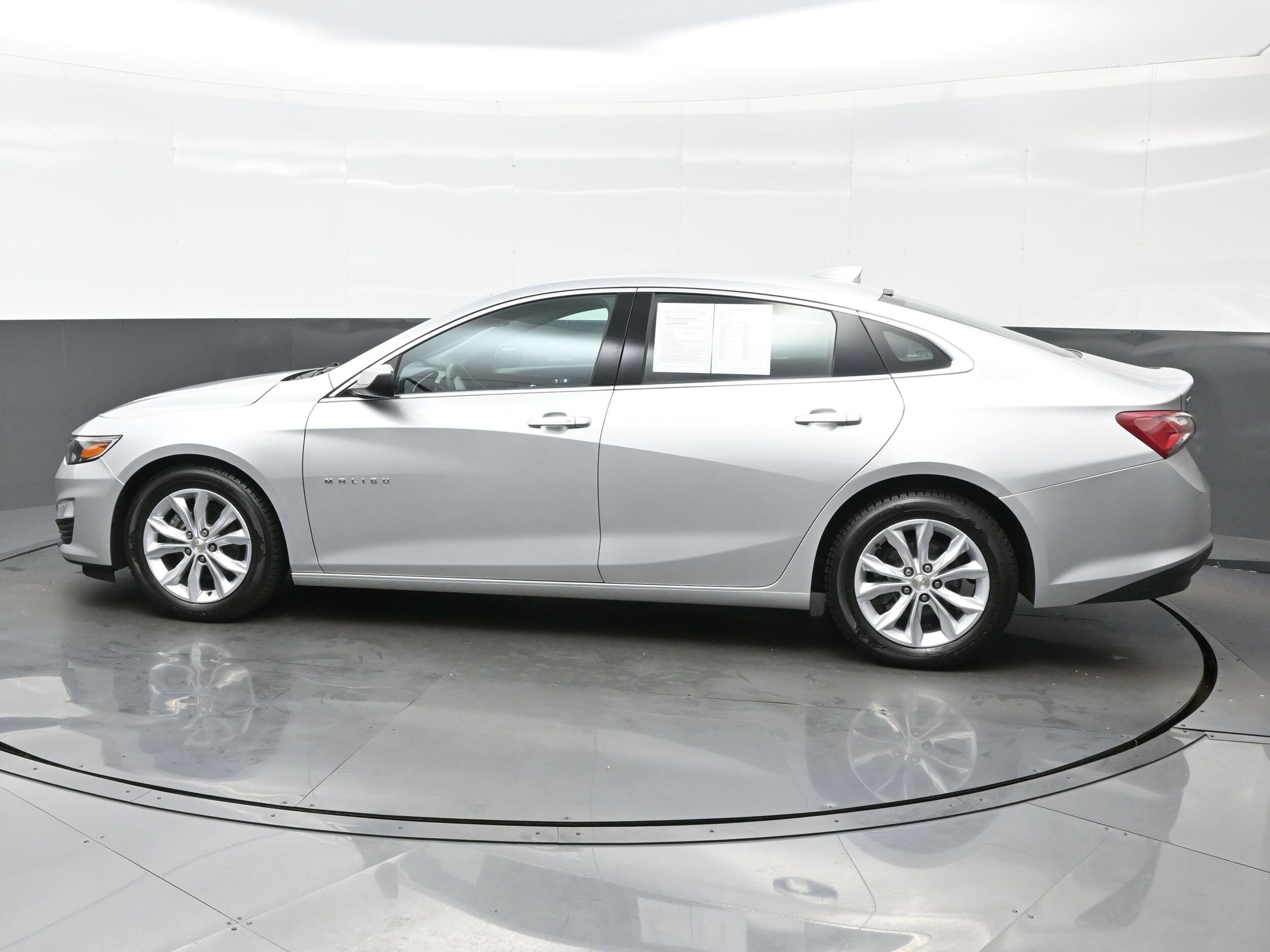 2021 Chevrolet Malibu 1LT photo 3