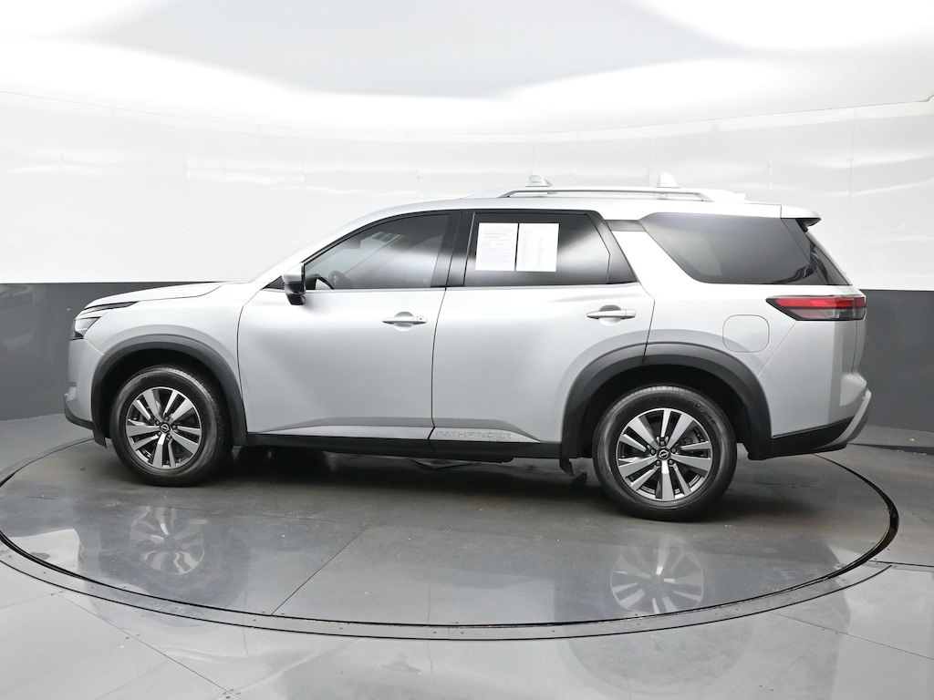 Used 2023 Nissan Pathfinder SL SUV