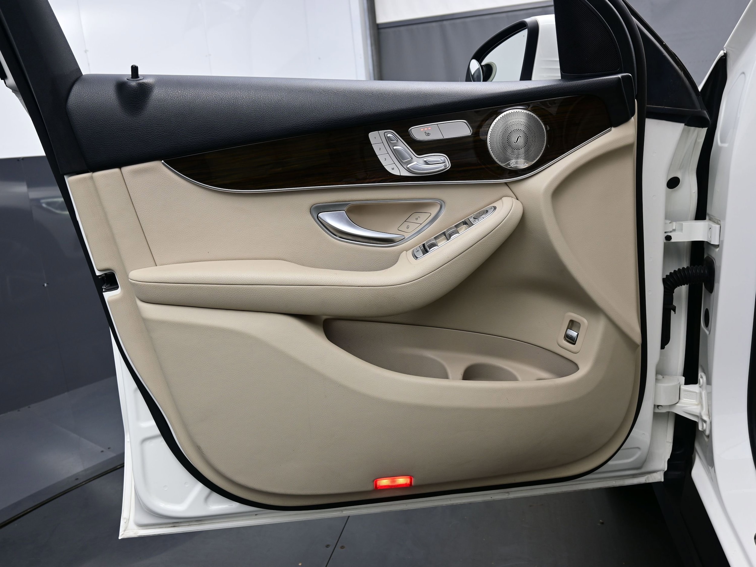 2021 Mercedes-Benz GLC GLC300 - Photo 10