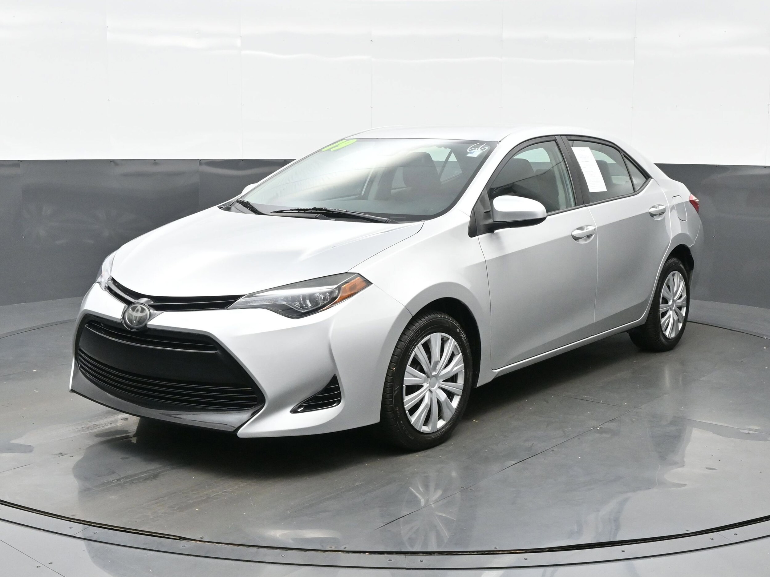 2019 Toyota Corolla L photo 2