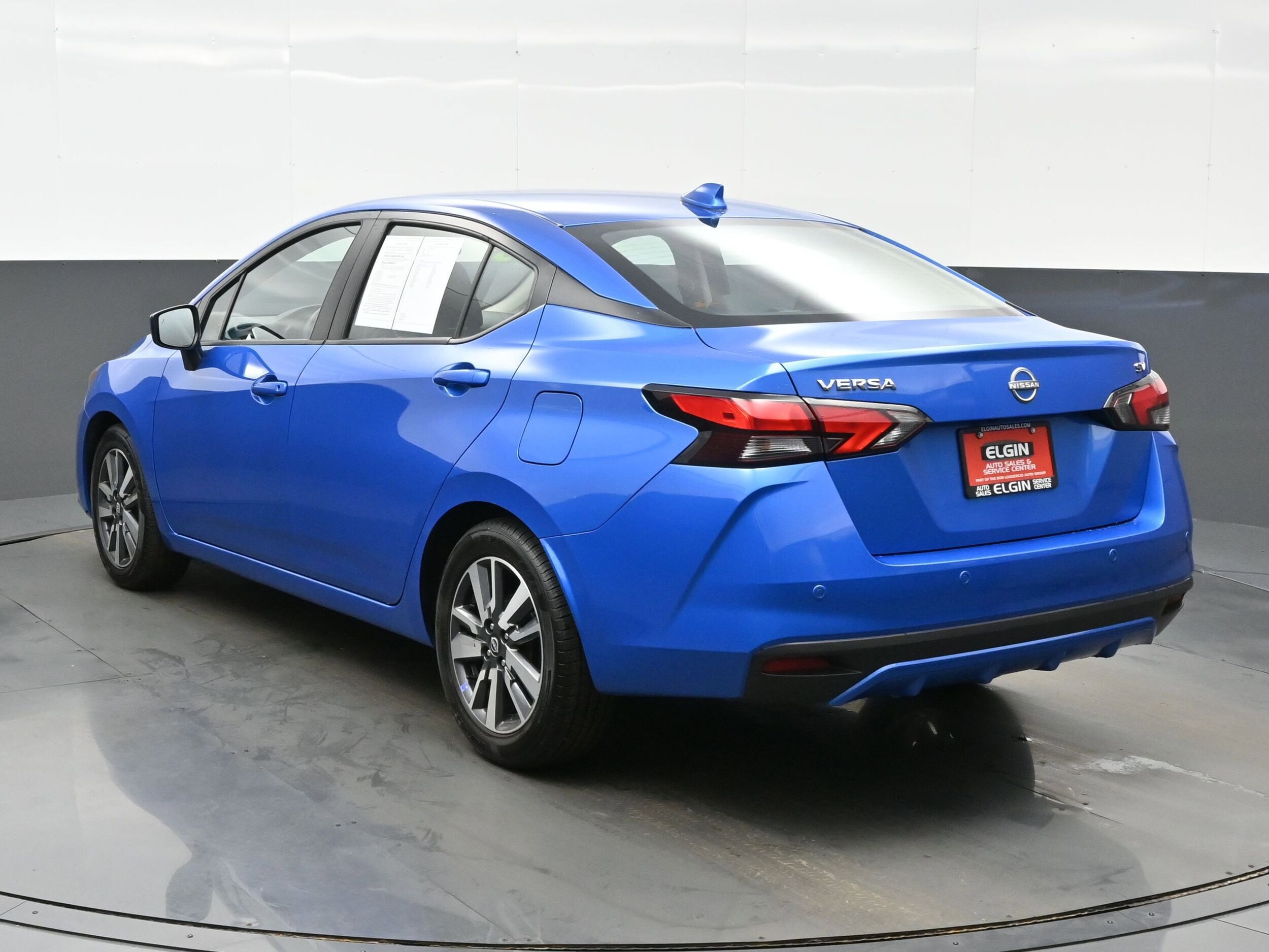 2023 Nissan Versa 1.6 SV photo 4