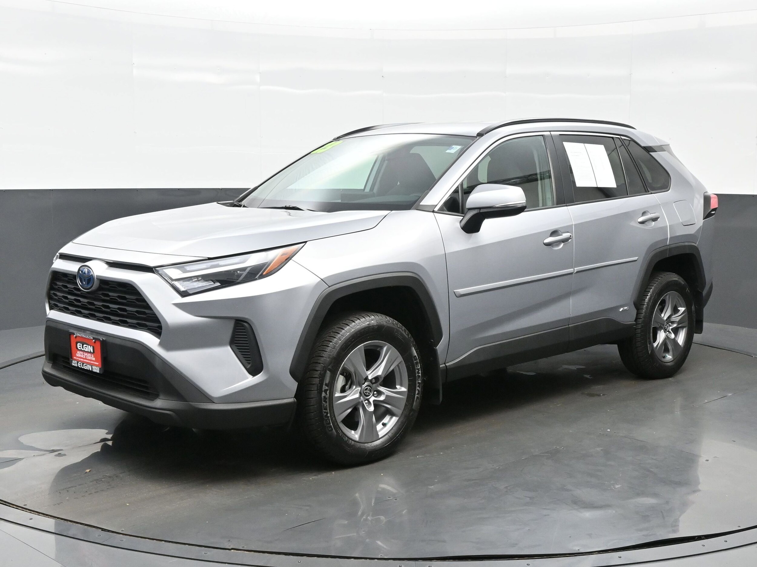 2023 Toyota RAV4 Hybrid XLE photo 2