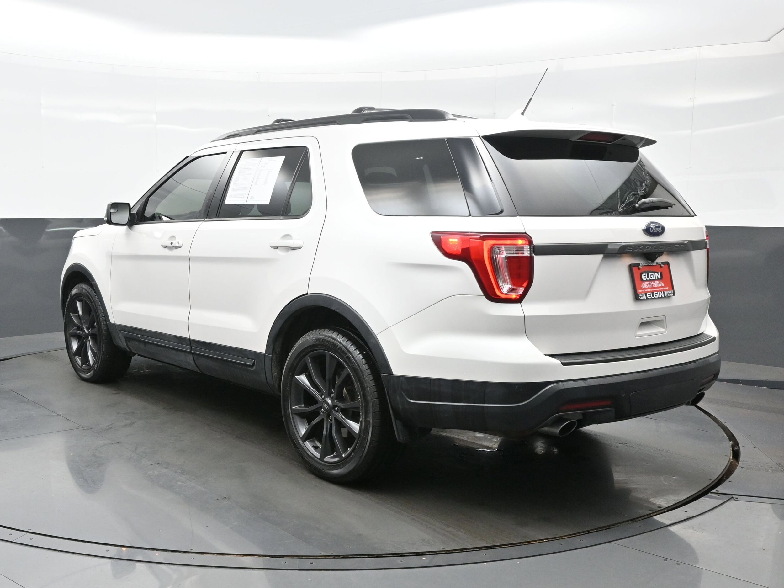 2018 Ford Explorer XLT photo 3