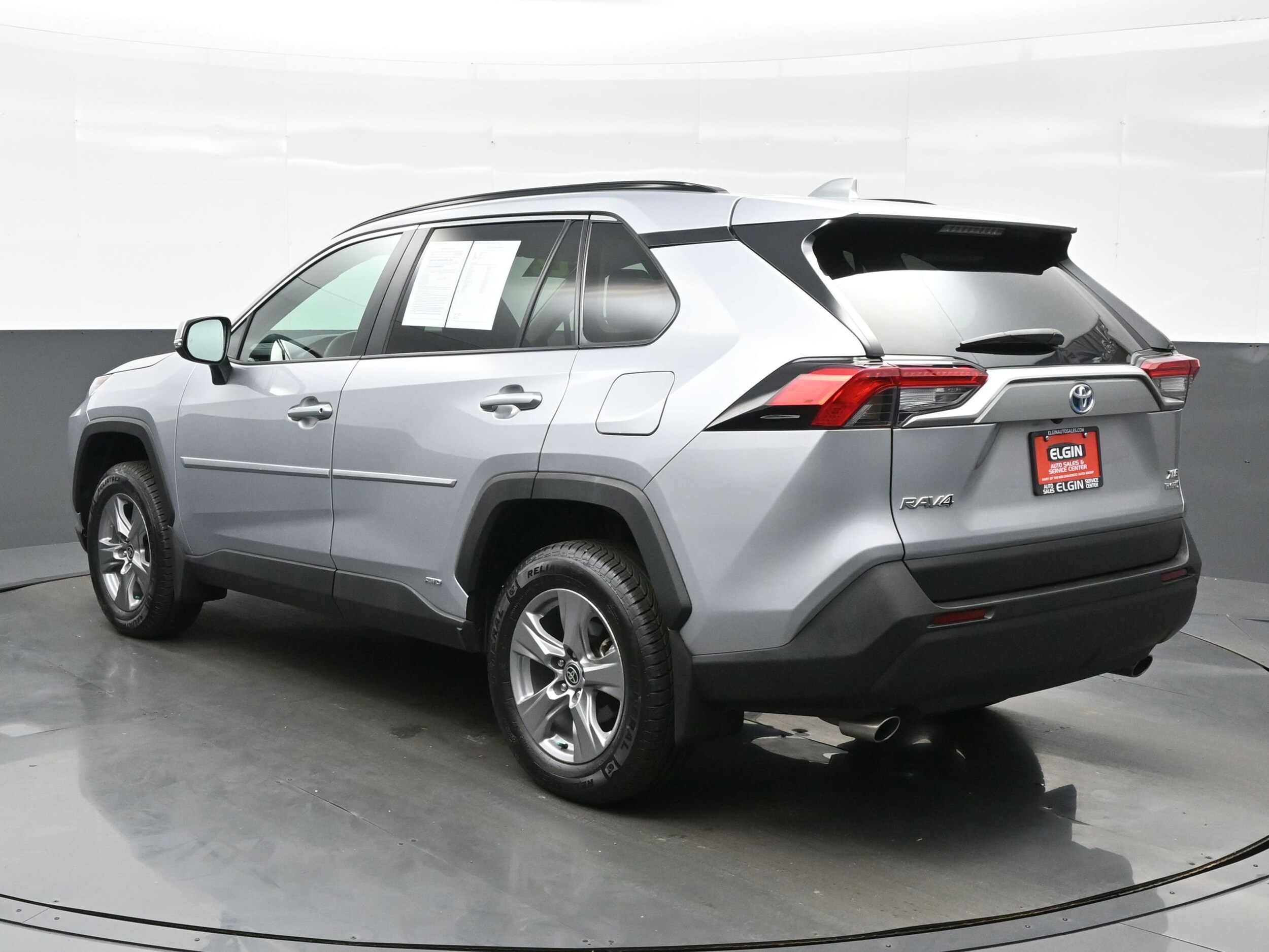 2023 Toyota RAV4 Hybrid XLE photo 4