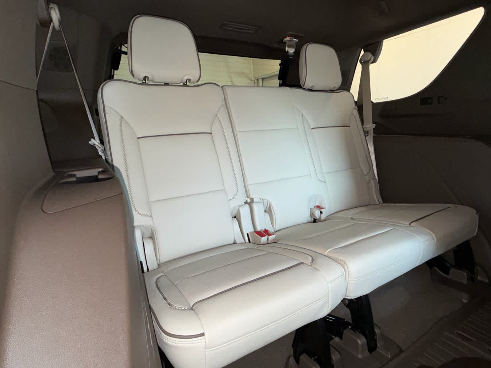 2026 GMC Yukon Denali - Photo 35