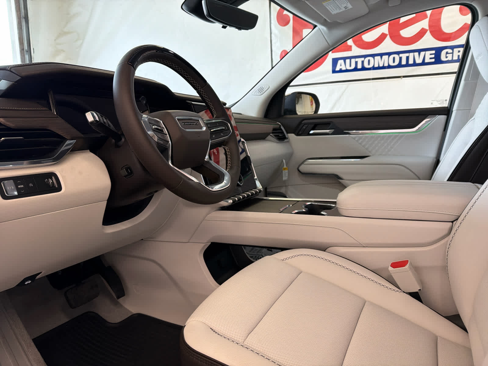 2026 GMC Acadia Denali - Photo 16