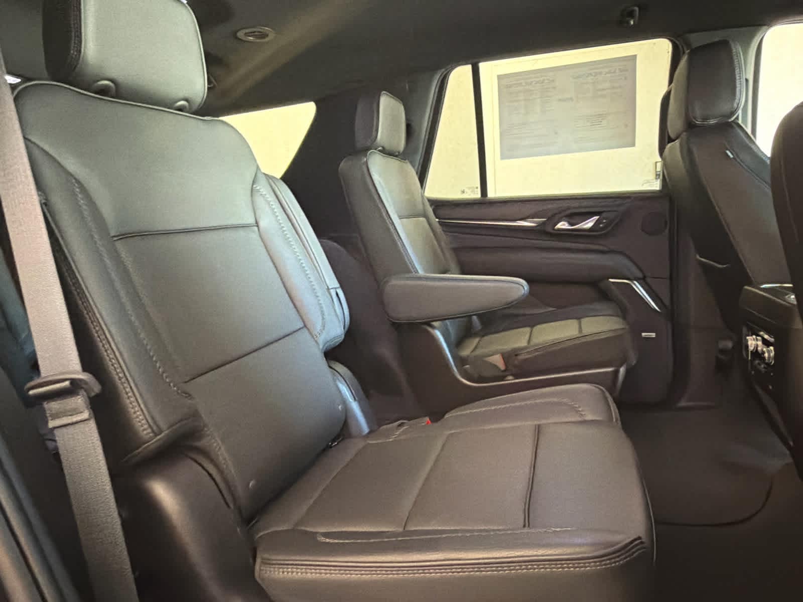 2024 GMC Yukon Denali - Photo 37
