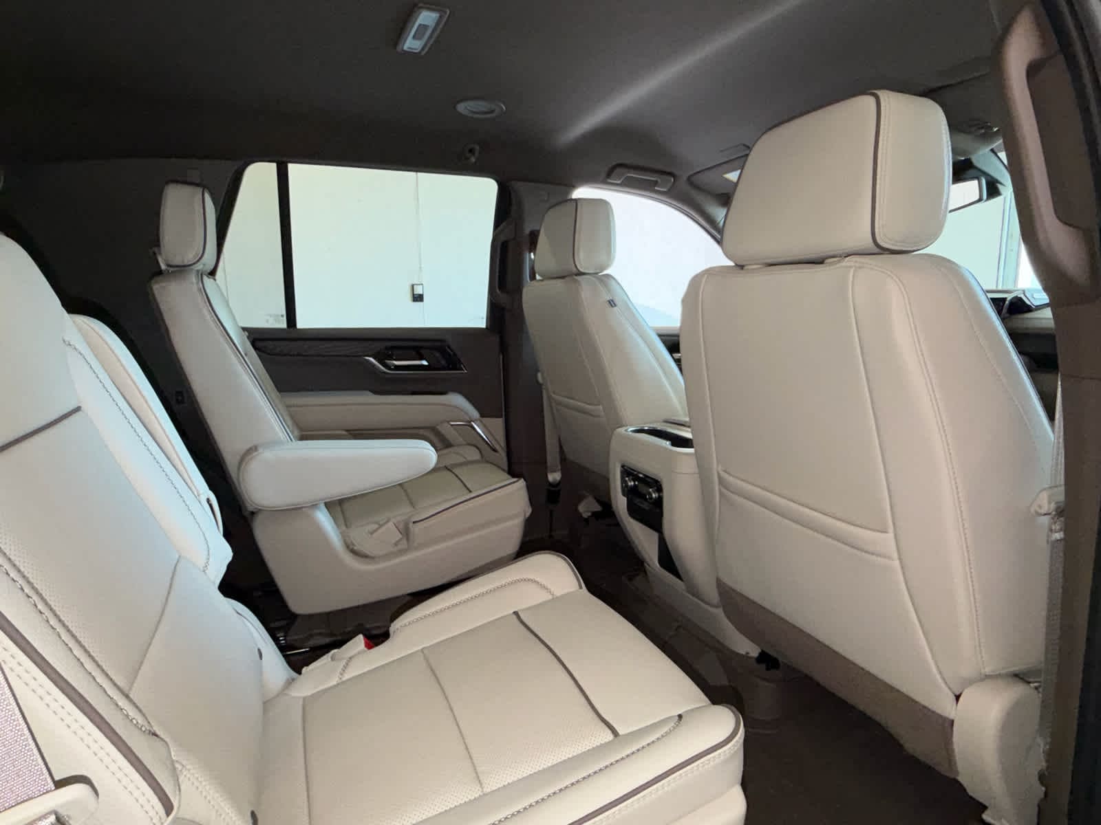 2026 GMC Yukon Denali - Photo 33