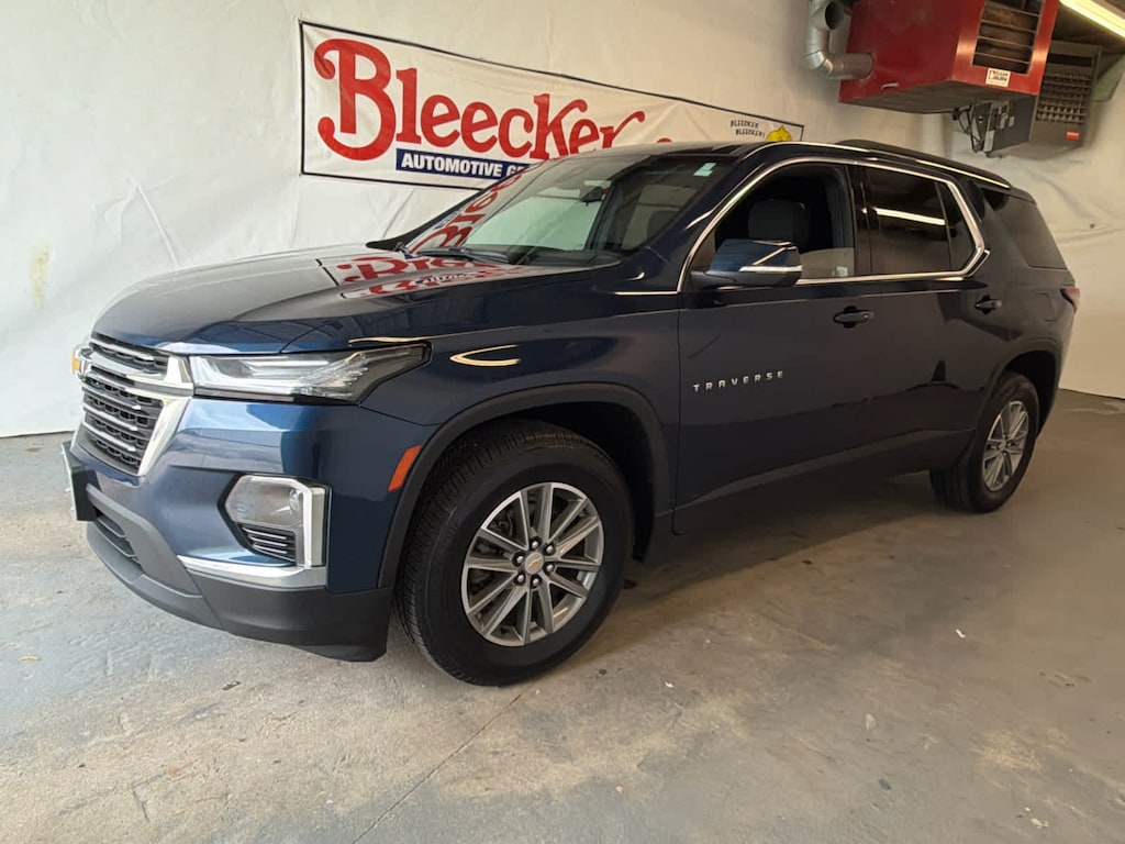 Used 2023 Chevrolet Traverse LT Cloth SUV