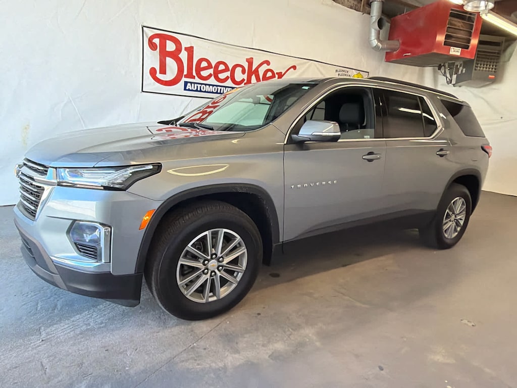 Used 2023 Chevrolet Traverse LT Cloth SUV