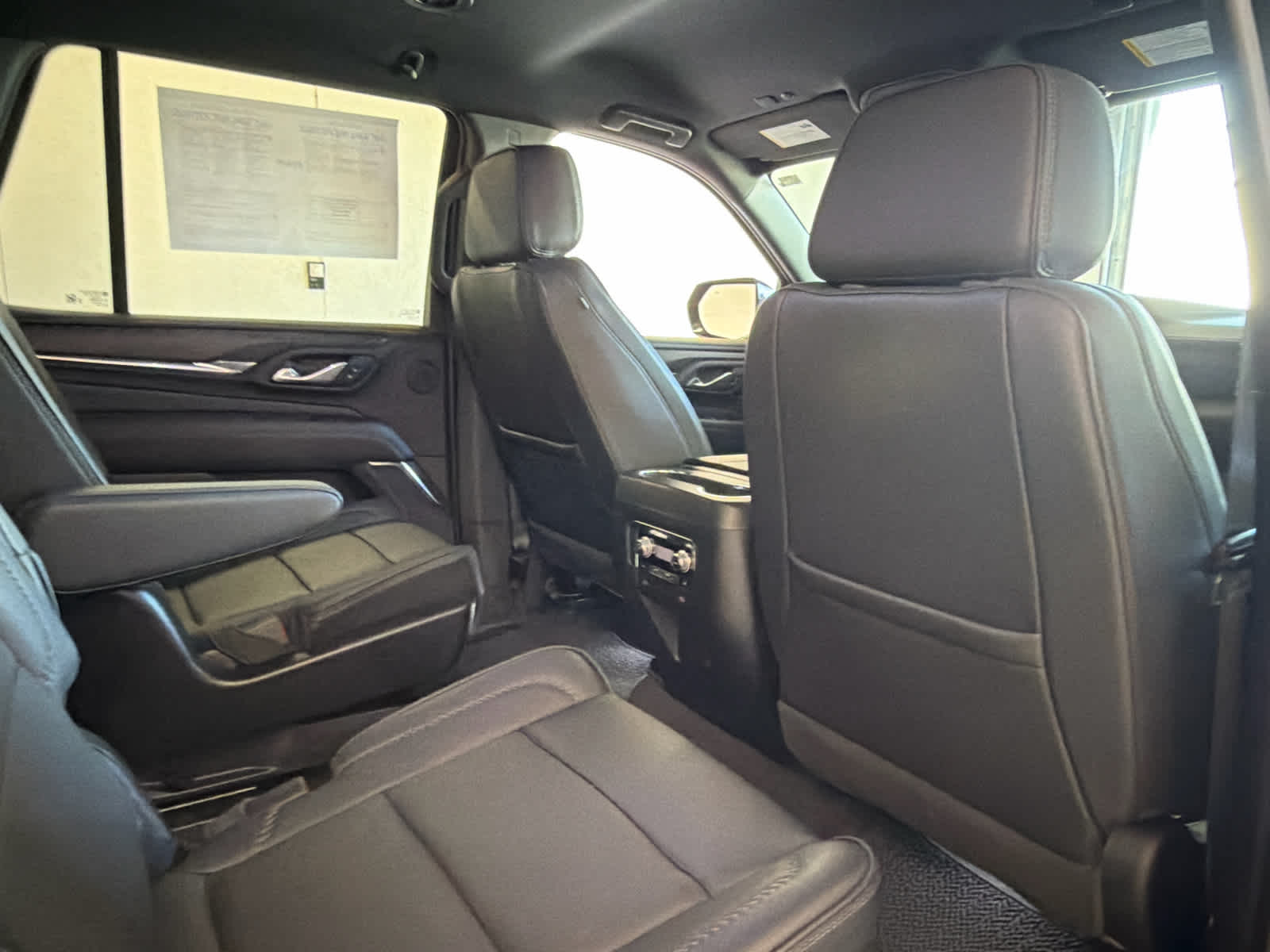 2024 GMC Yukon Denali - Photo 36