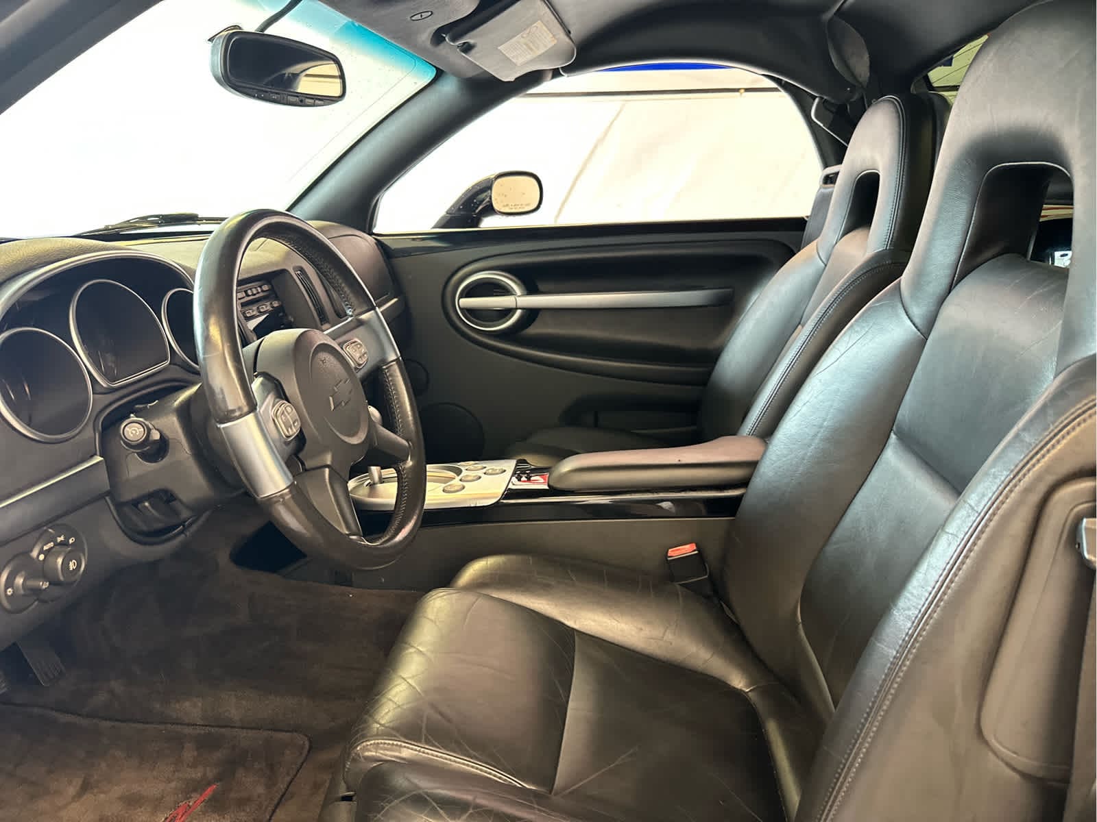 2004 Chevrolet SSR LS - Photo 14