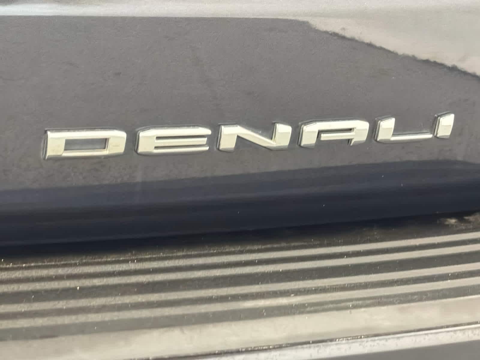 2024 GMC Yukon Denali - Photo 11